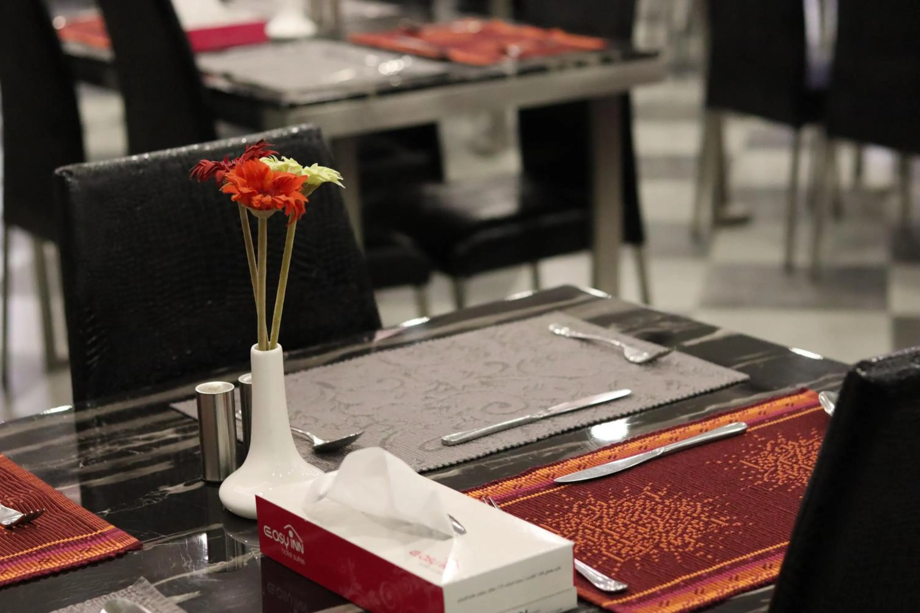 Restaurant/places to eat in Easy Inn Hotel Suites