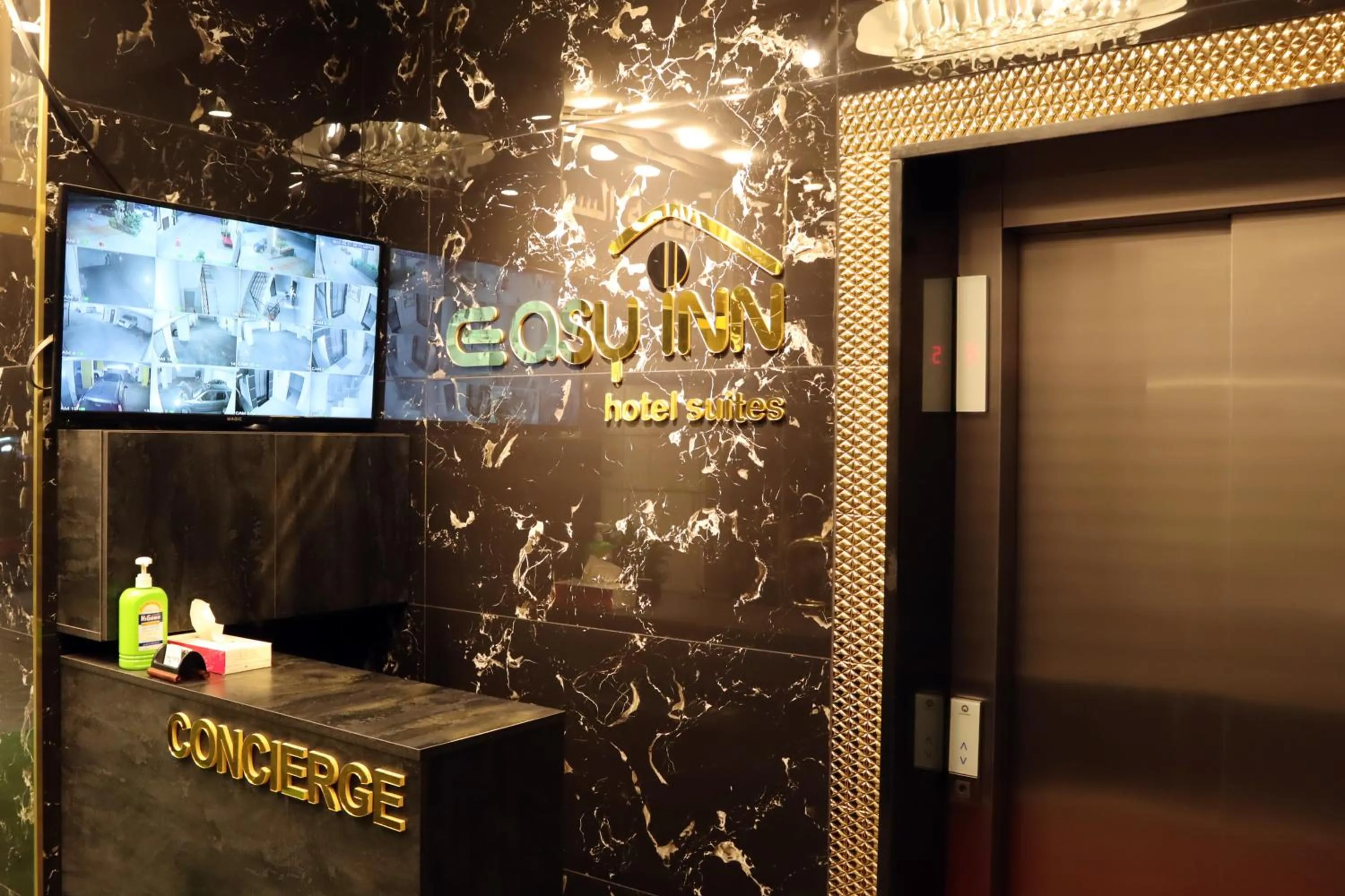 concierge in Easy Inn Hotel Suites