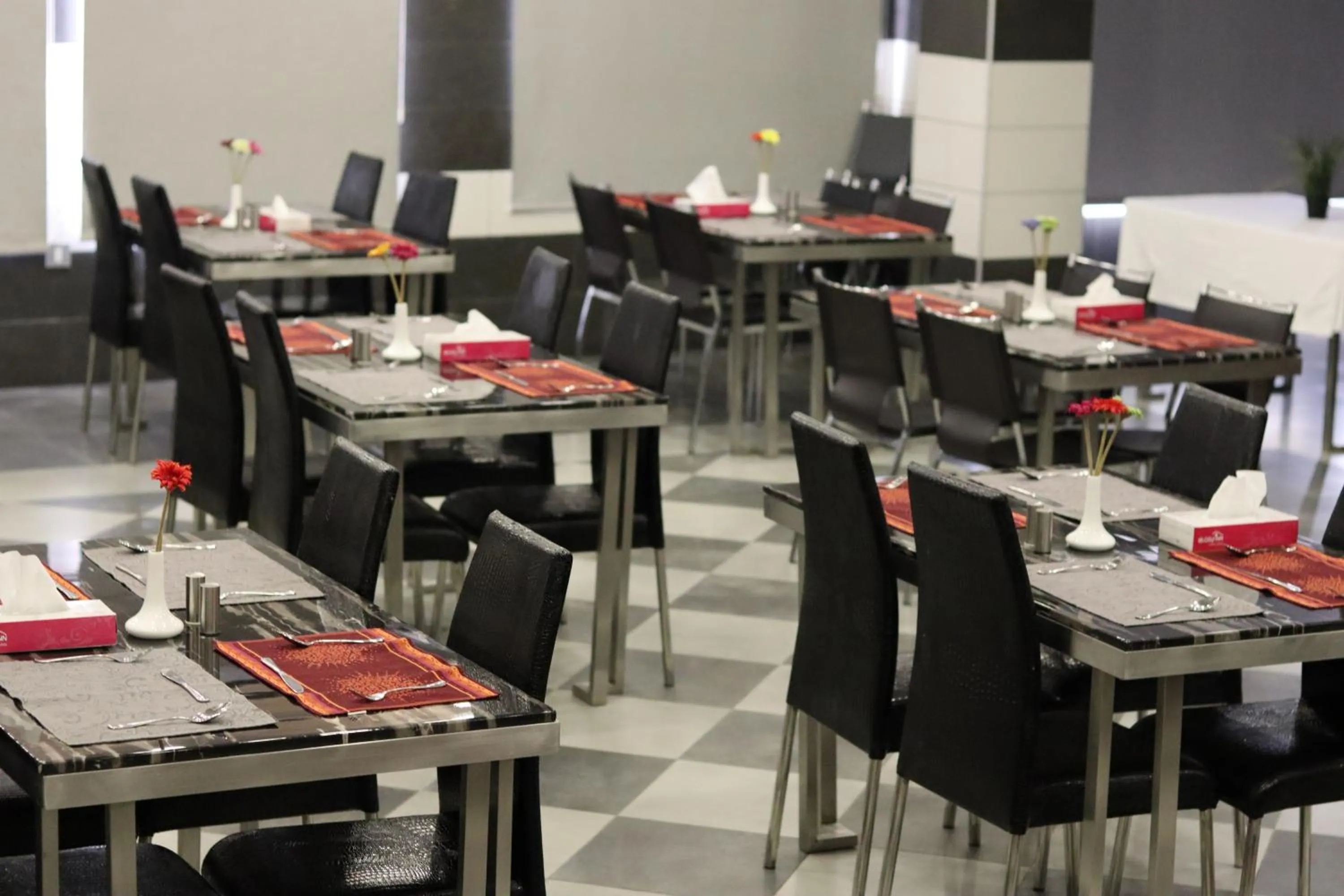 Restaurant/places to eat in Easy Inn Hotel Suites