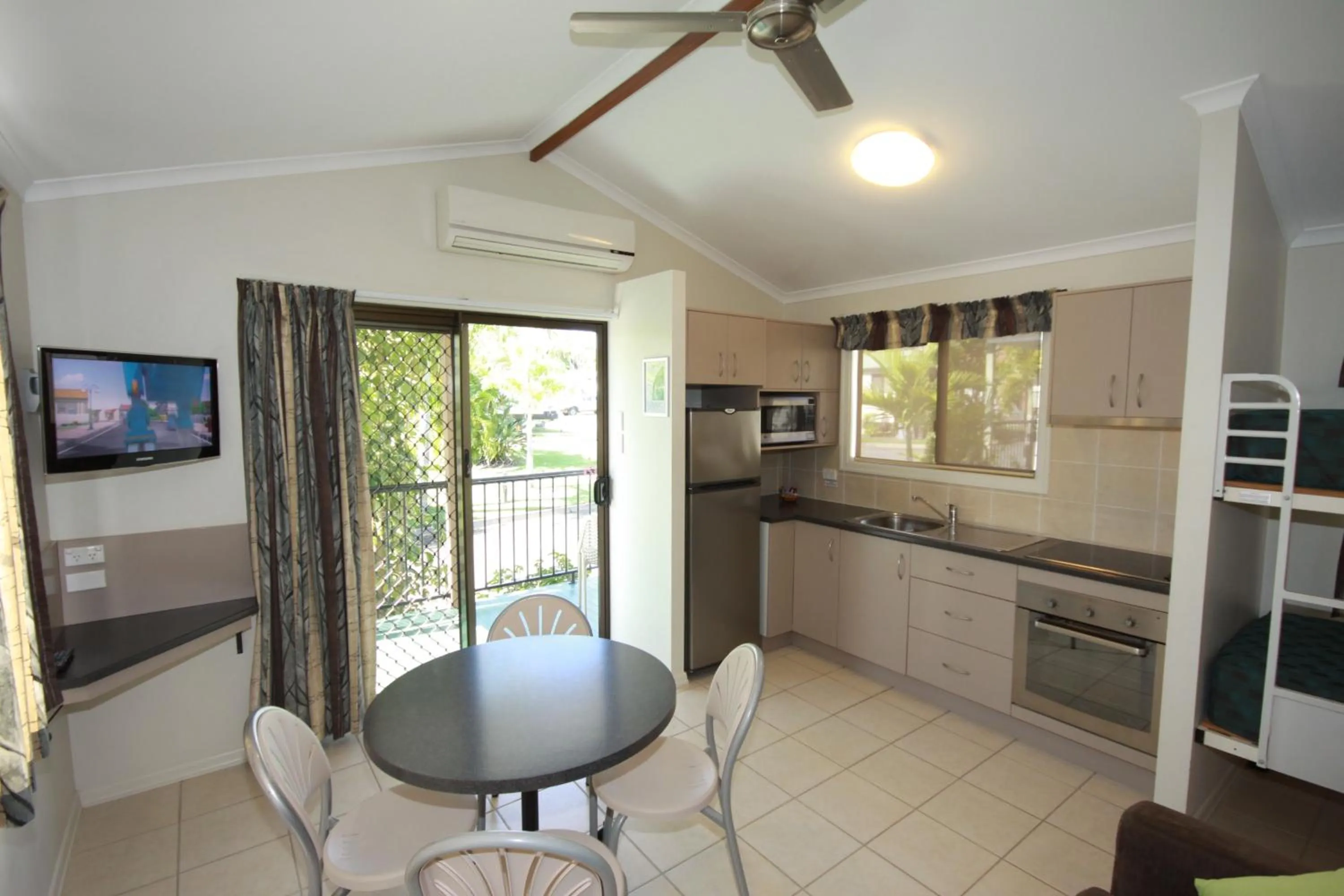 Dining area in Brisbane Gateway Resort
