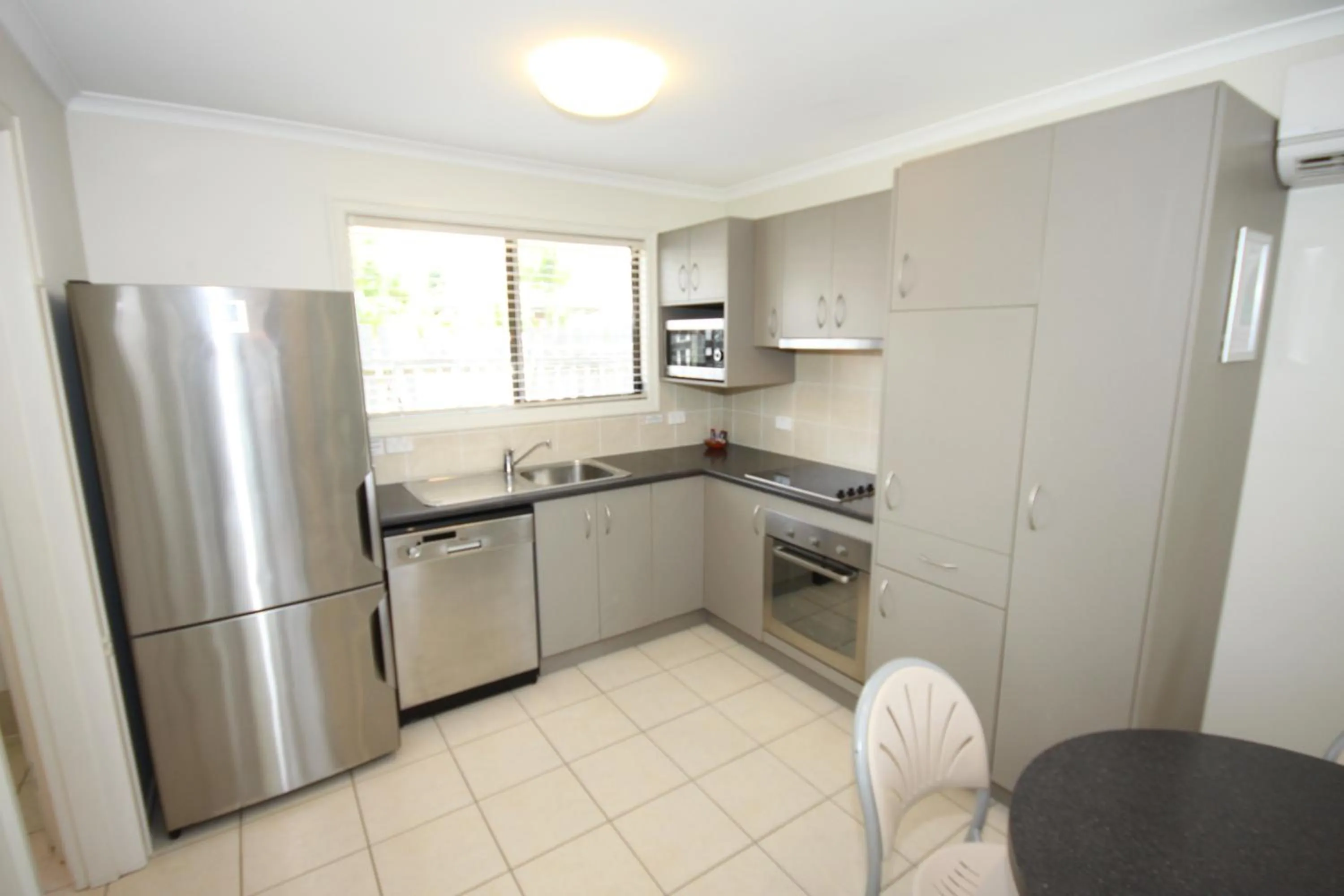 Kitchen or kitchenette in Brisbane Gateway Resort