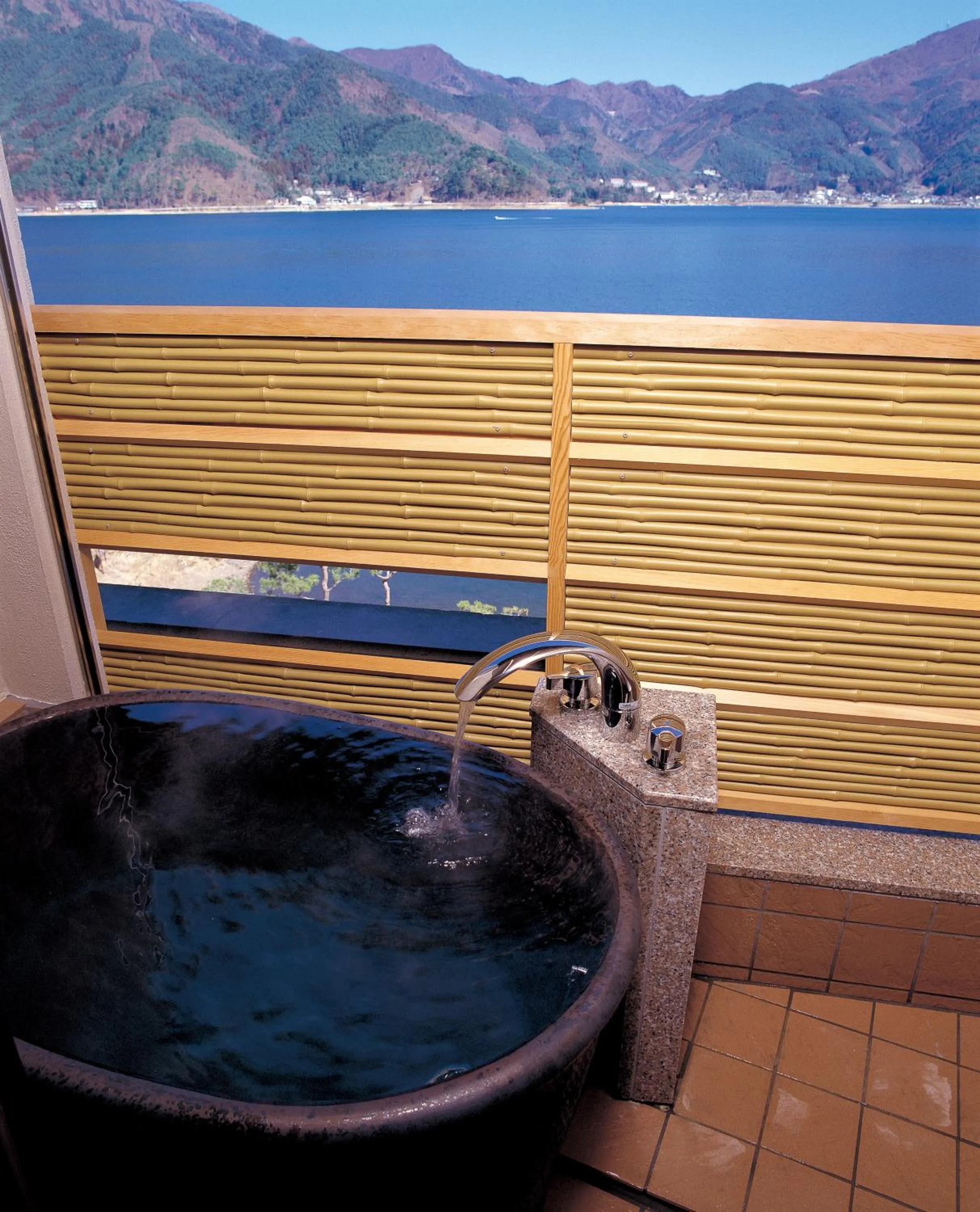 Photo of the whole room in Maruei