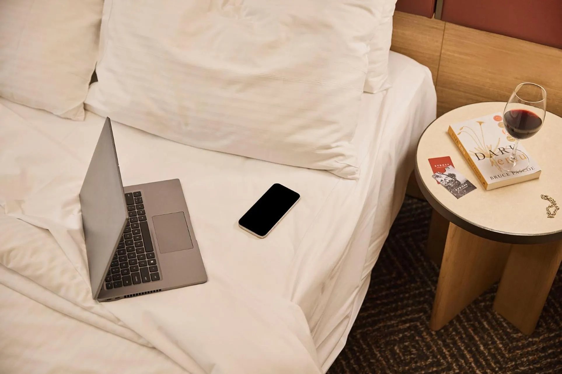 Bedroom, Bed in Rydges Australia Square