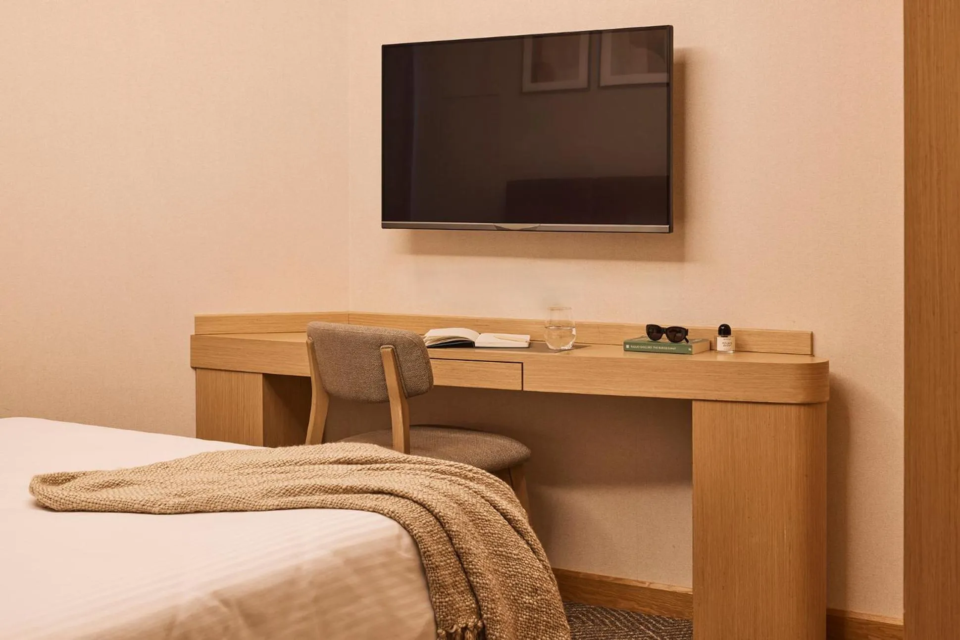 Bedroom, Bed in Rydges Australia Square