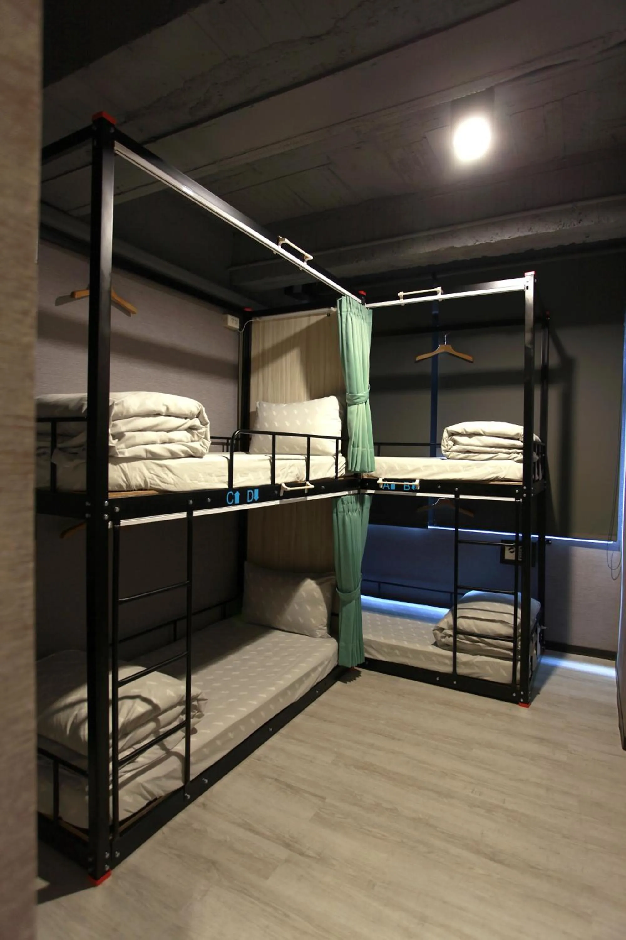 bunk bed, Bed in Backpackers Hostel - Ximen