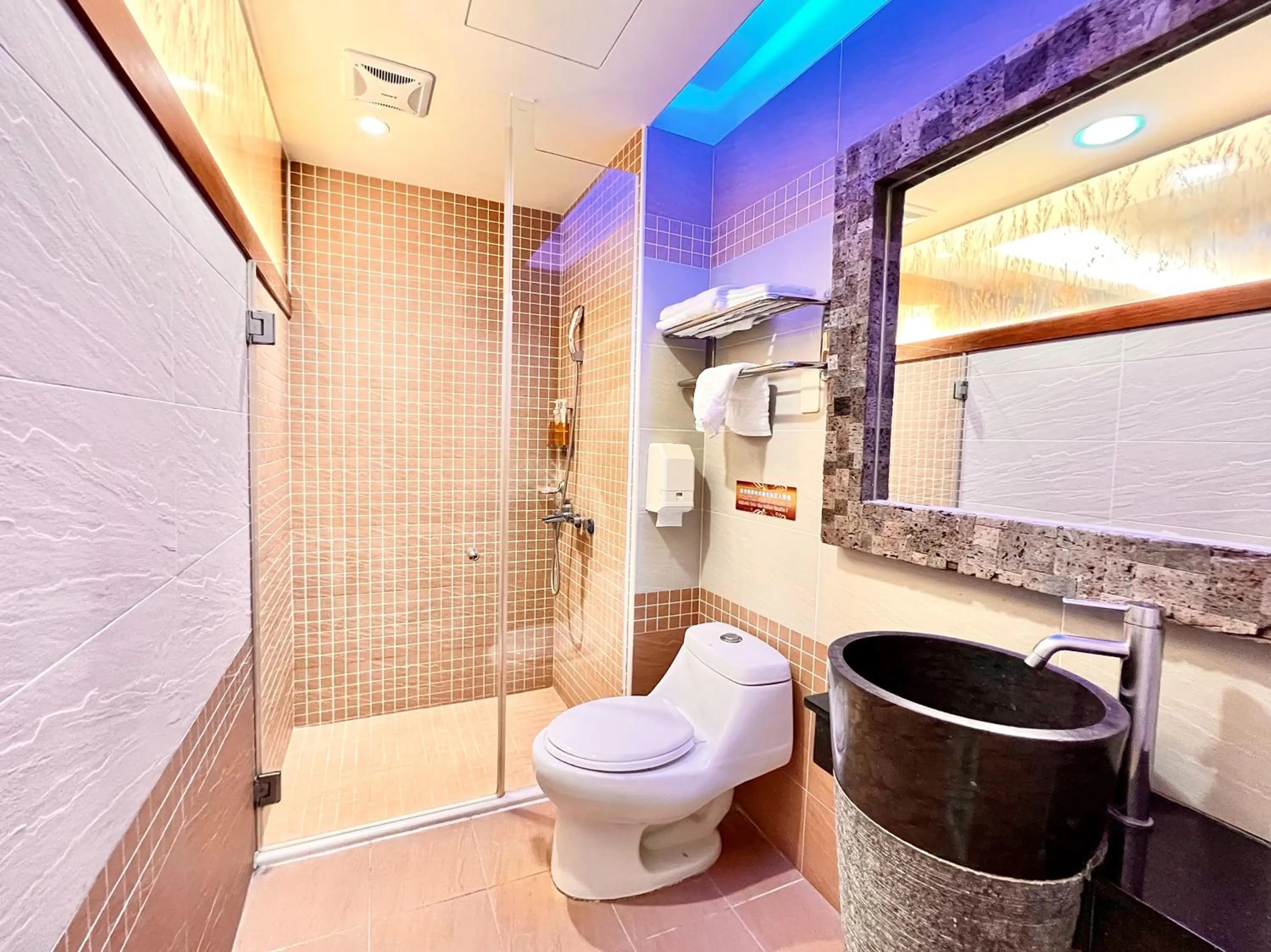 Shower in Seasons Bali Fashion Inn