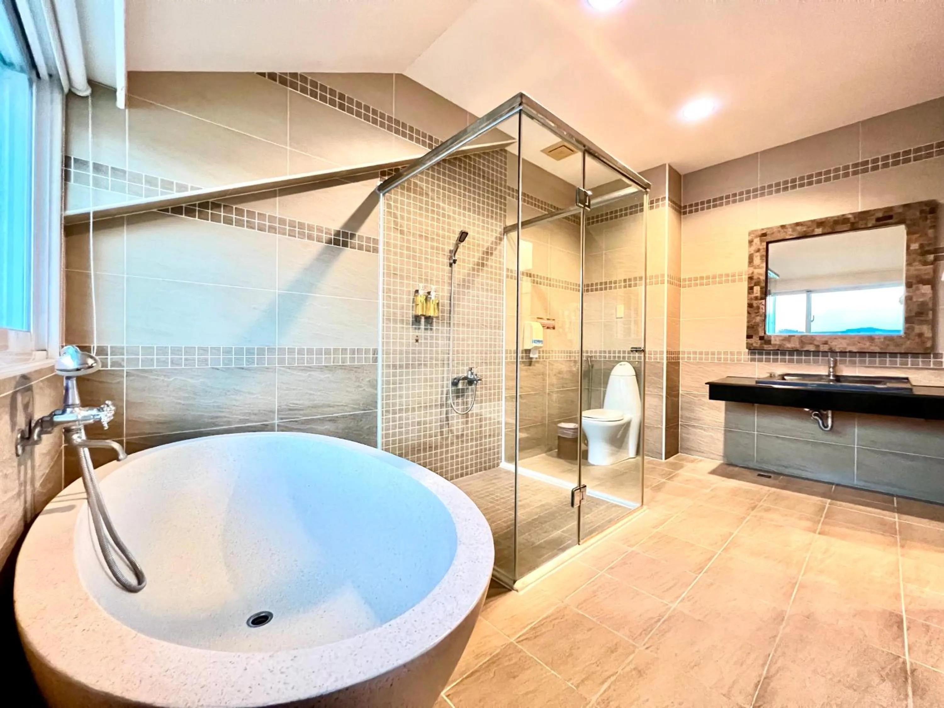 Shower in Seasons Bali Fashion Inn