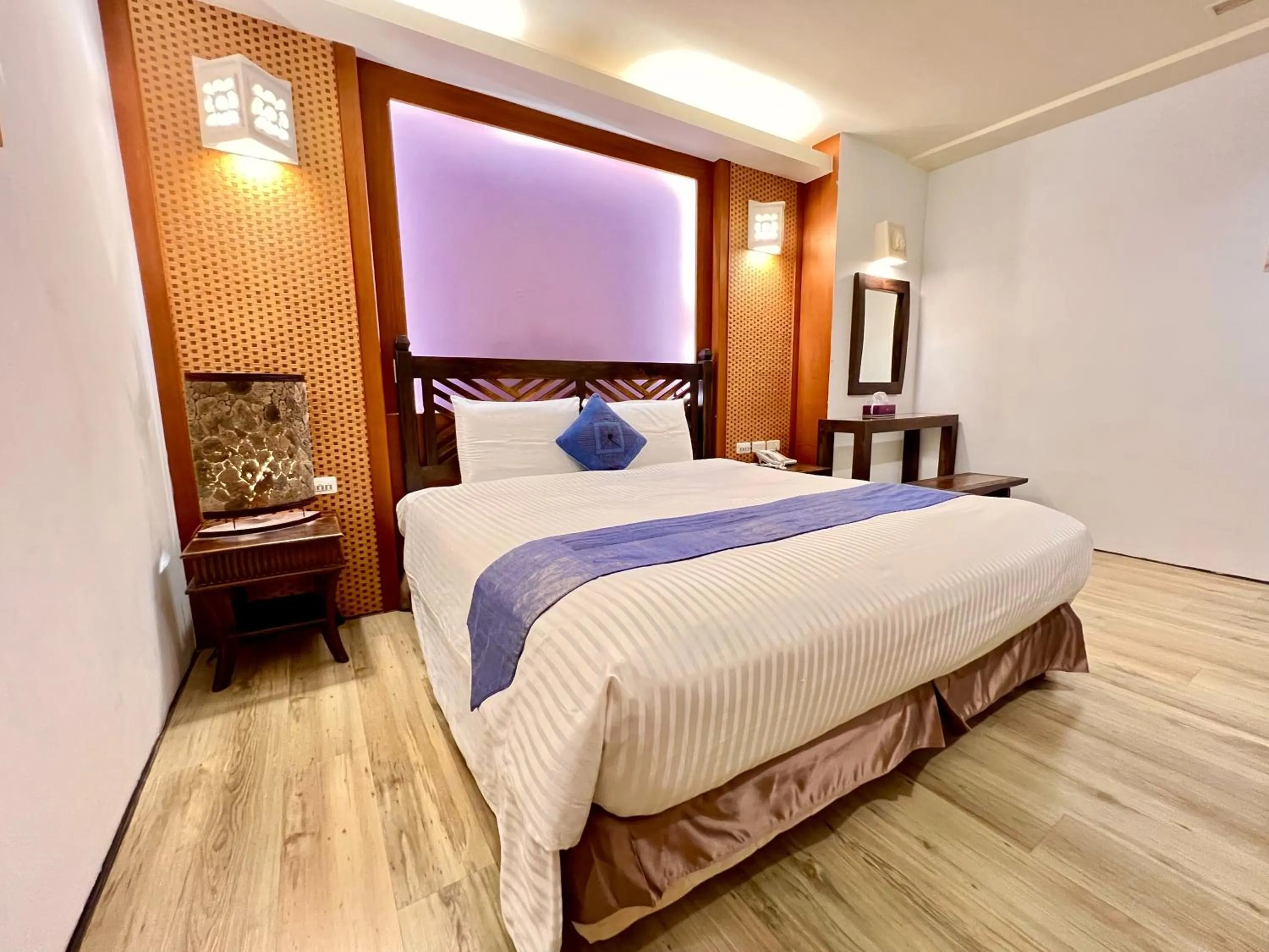 Photo of the whole room, Bed in Seasons Bali Fashion Inn