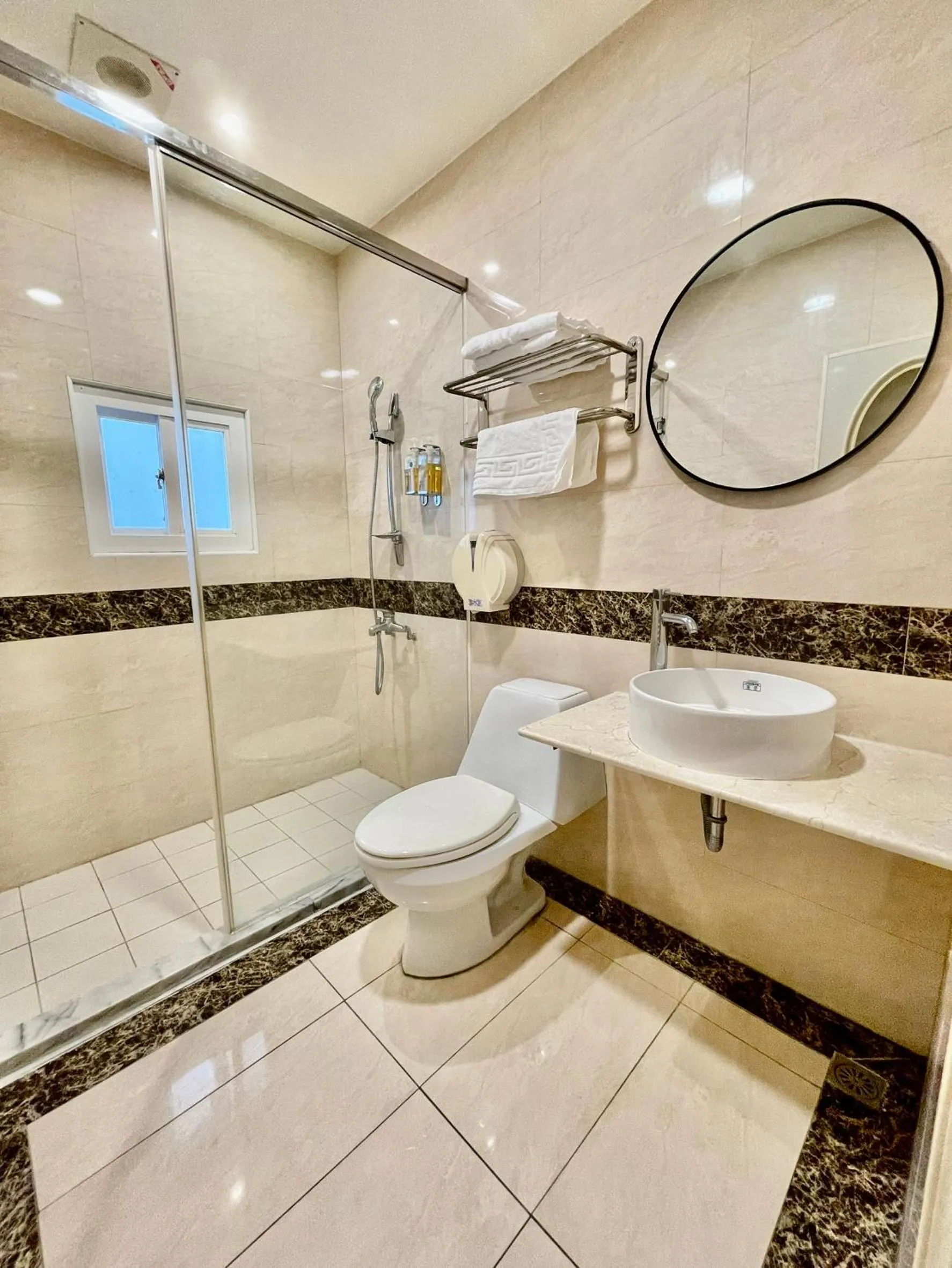 Shower in Martin Wales Inn