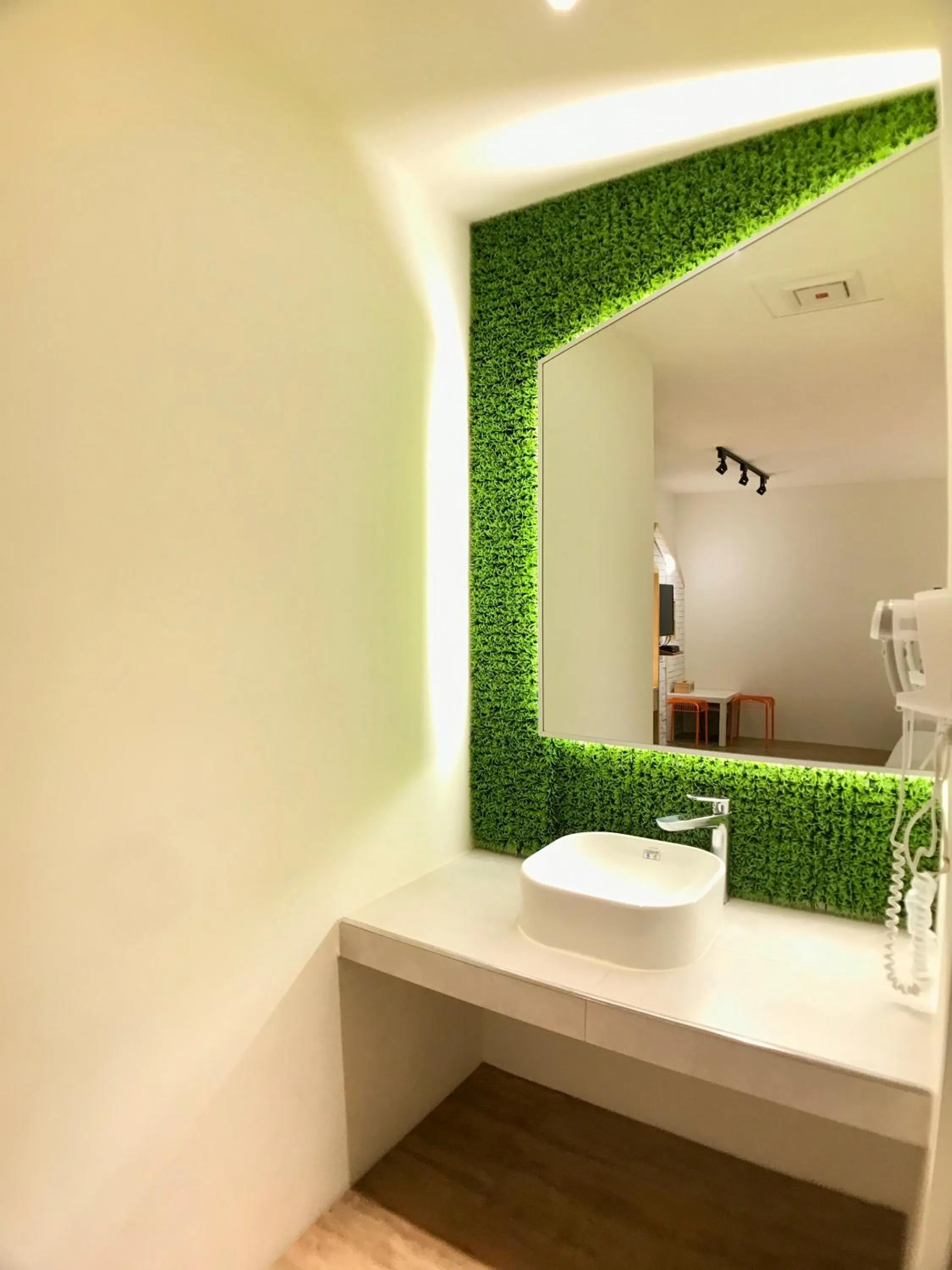 Shower in Martin Wales Inn