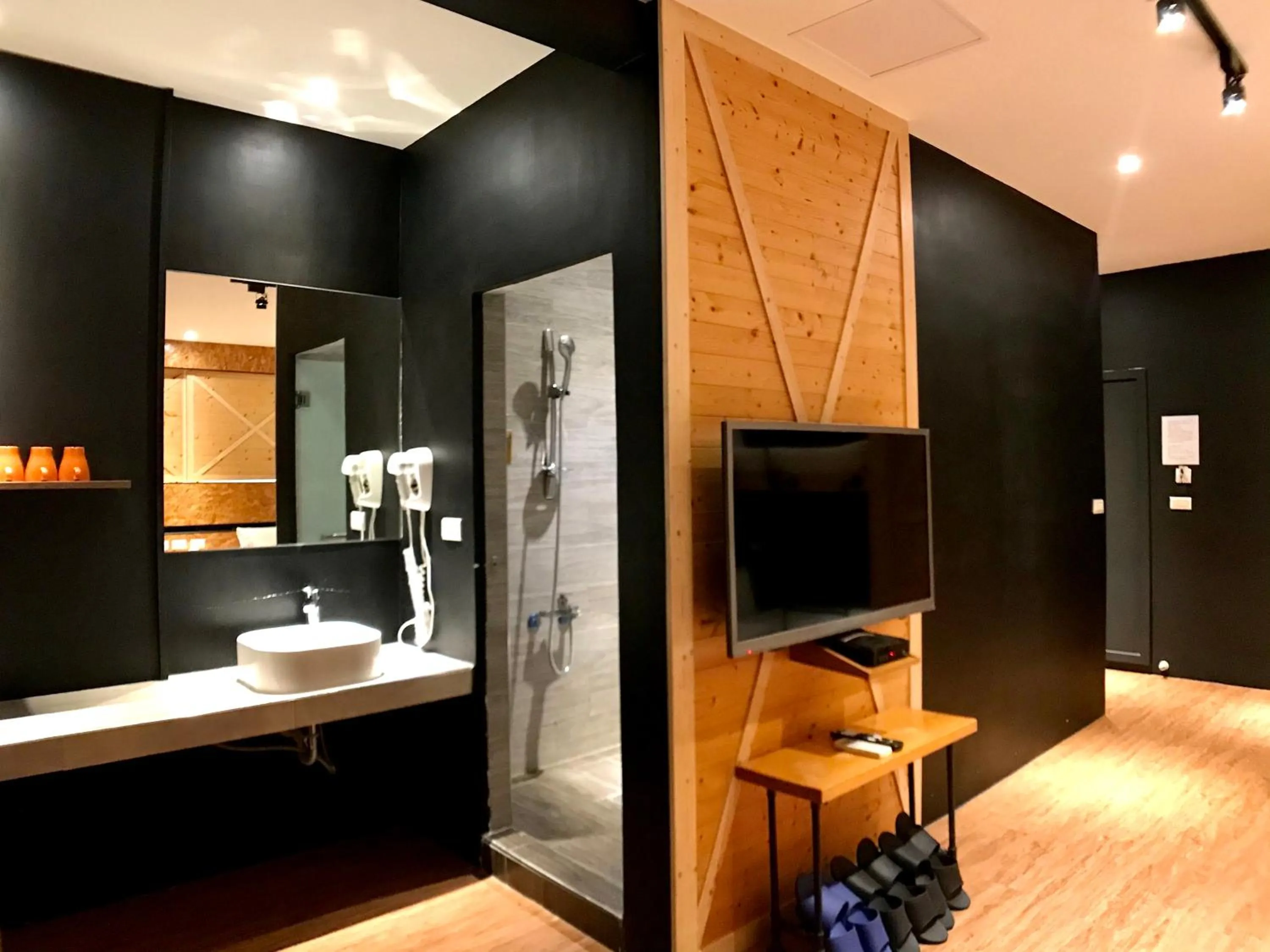 Shower in Martin Wales Inn