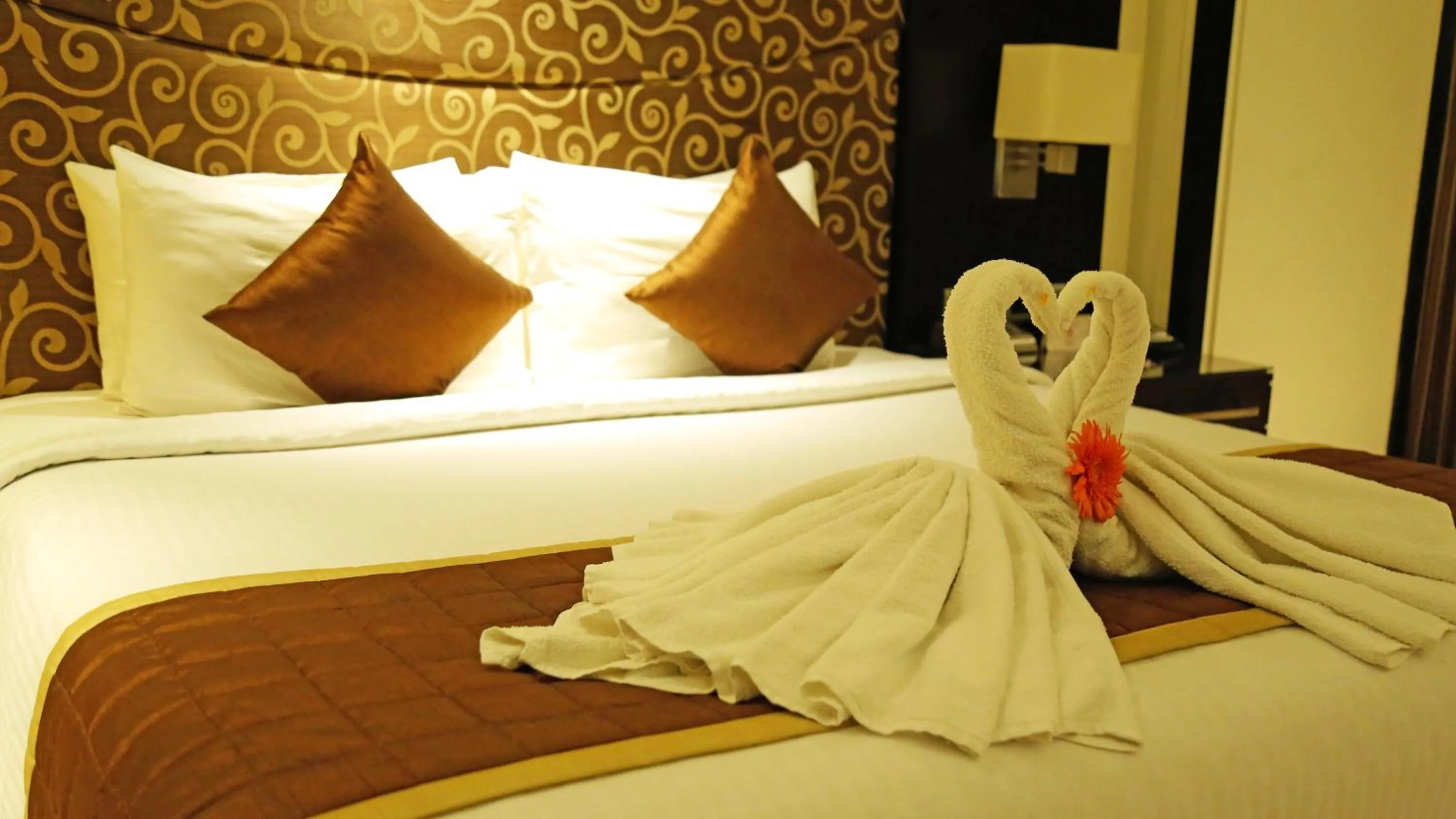 Bed in Anandha Inn Convention Centre and Suites