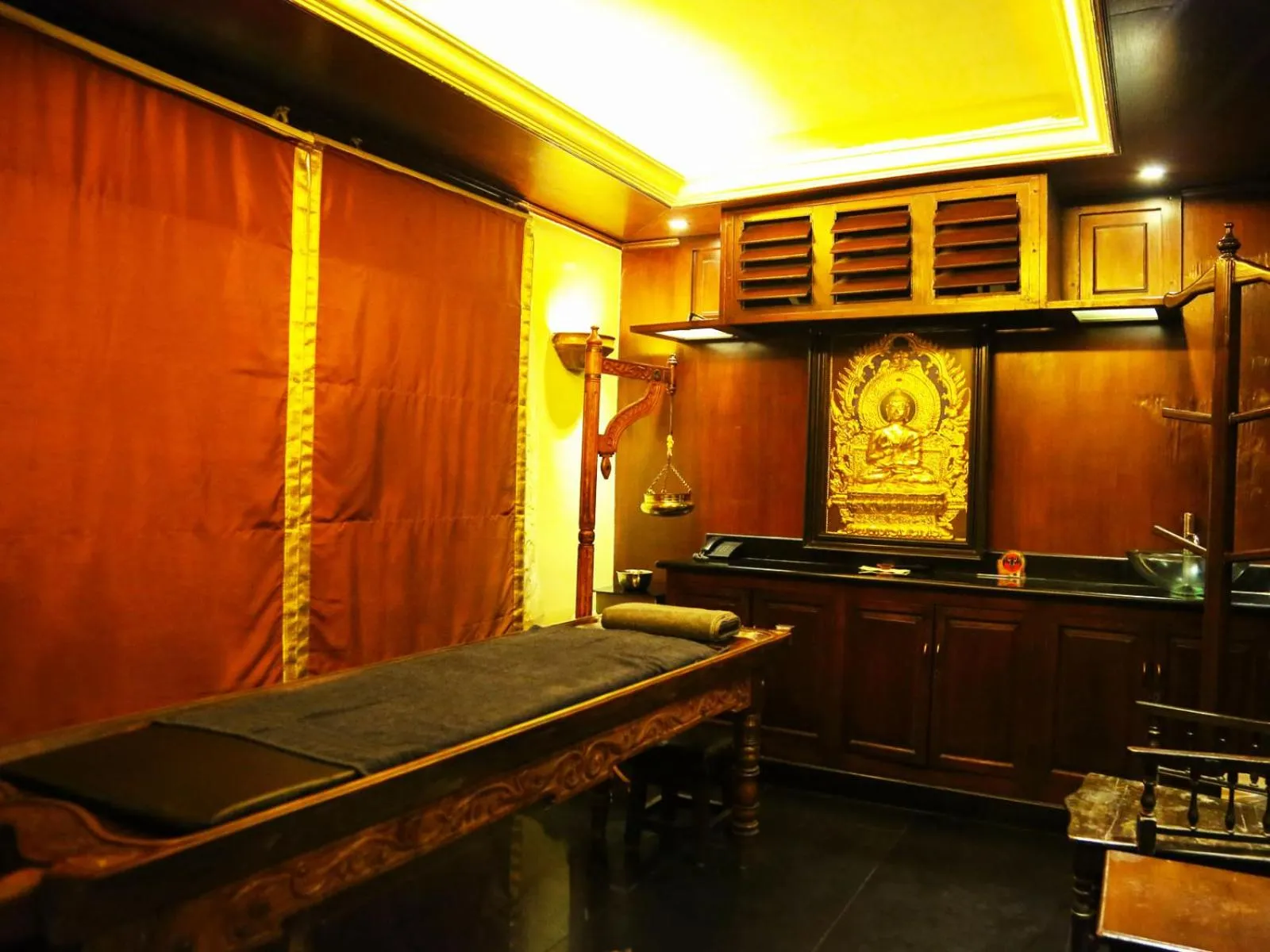 Massage in Anandha Inn Convention Centre and Suites