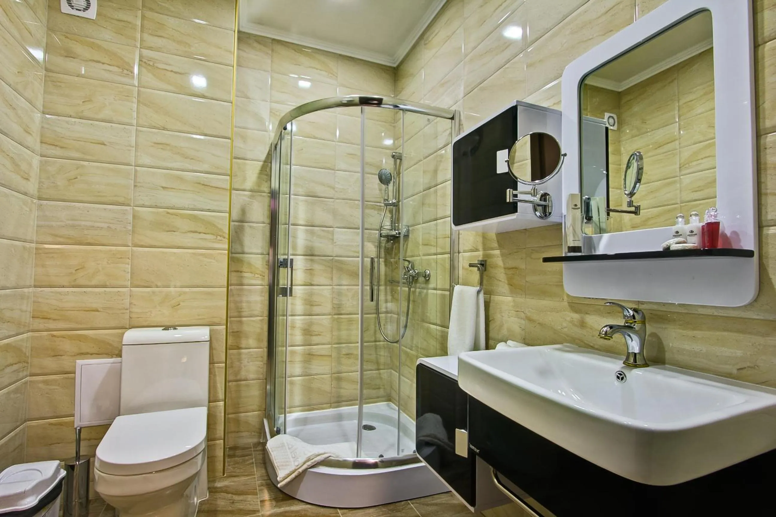 Bathroom in Discovery Hotel