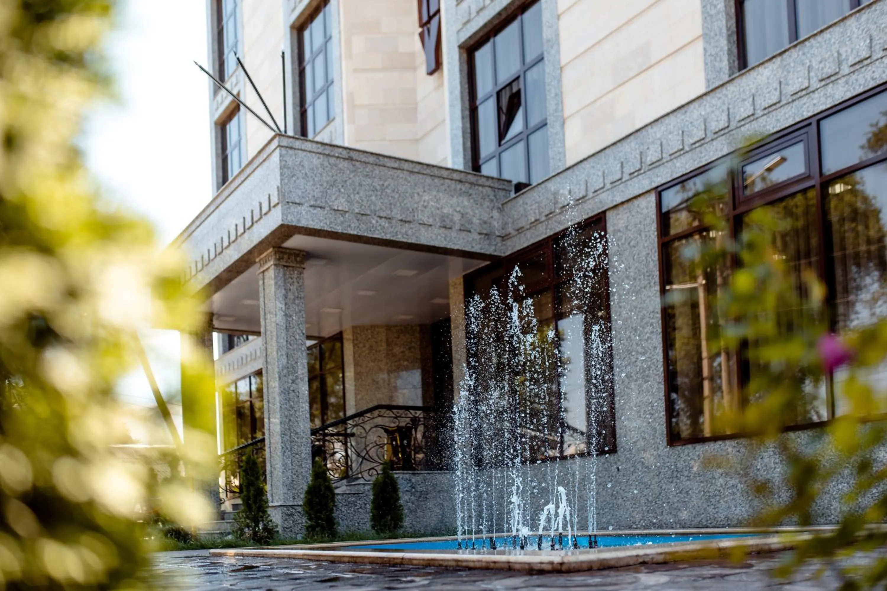 Facade/entrance in Discovery Hotel