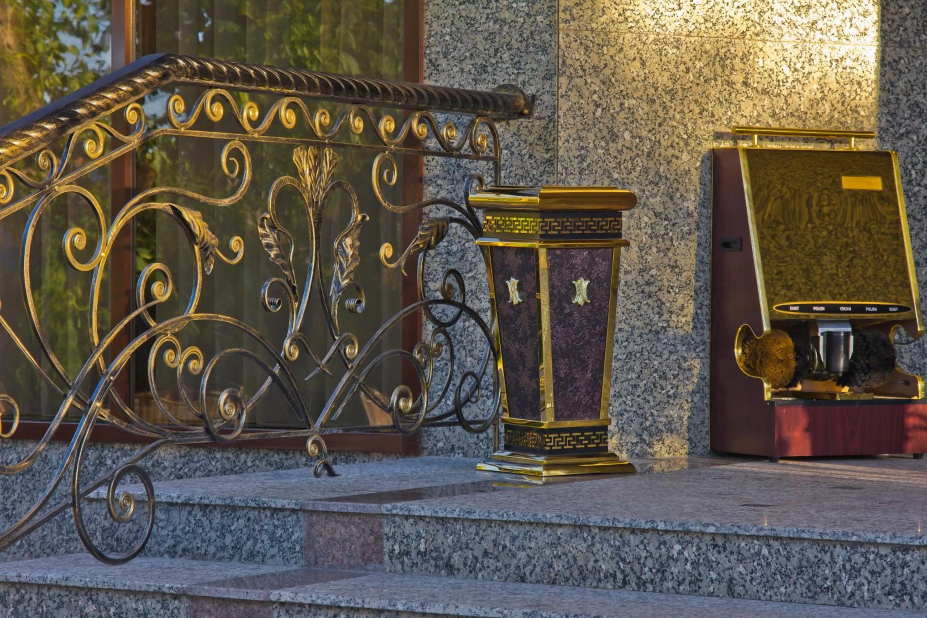 Decorative detail in Discovery Hotel