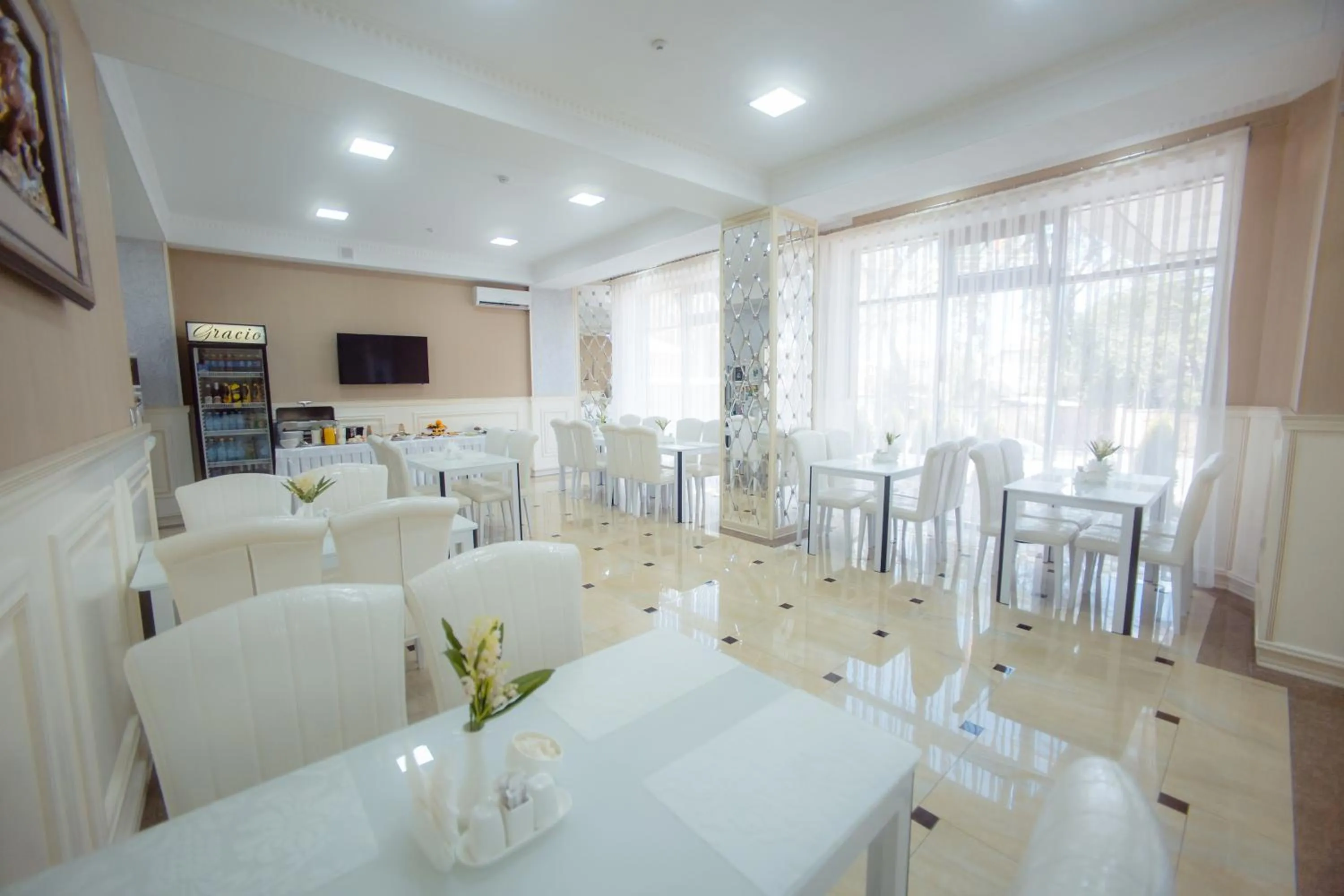 Restaurant/places to eat in Discovery Hotel