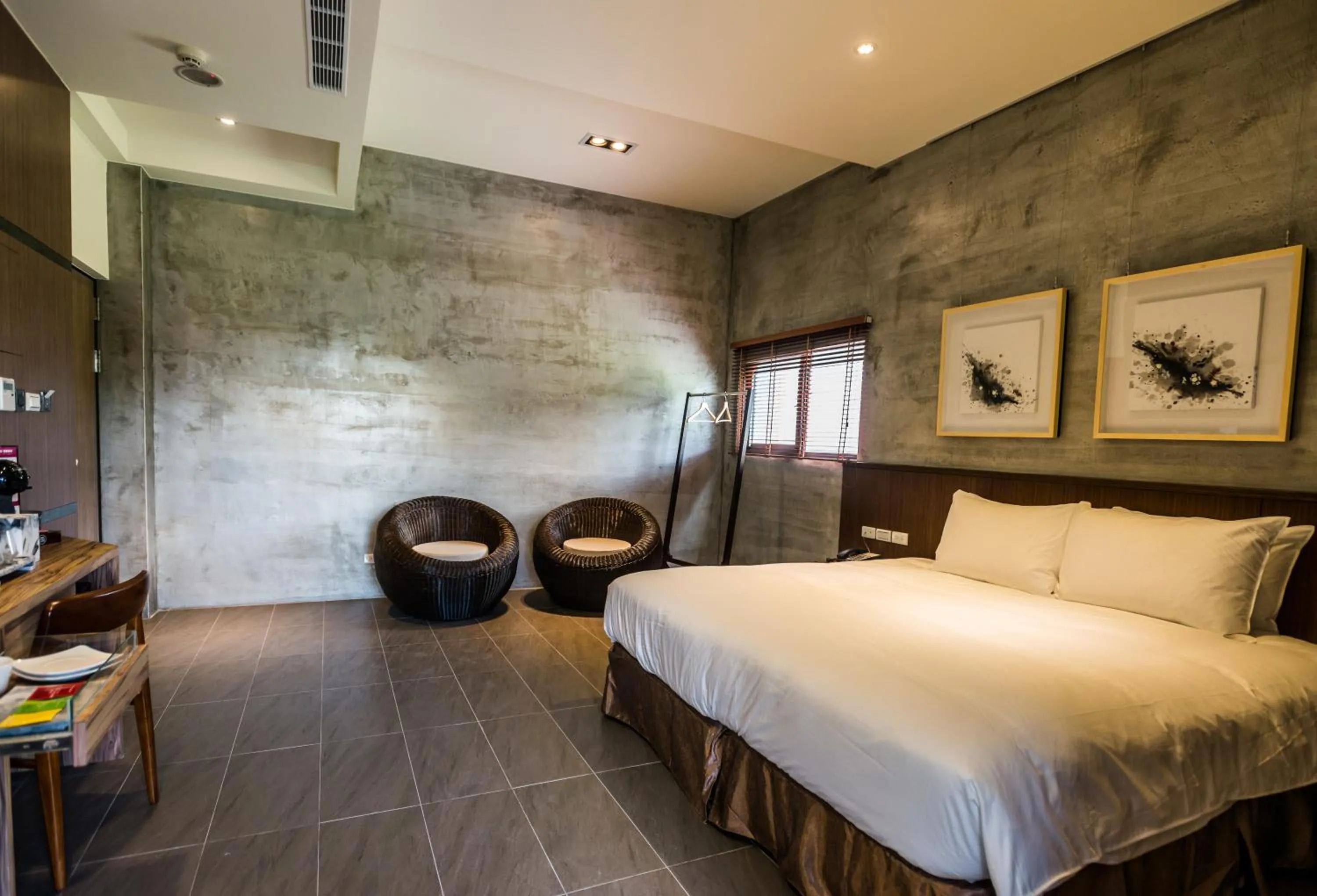 Bathroom, Bed in The Silence Manor