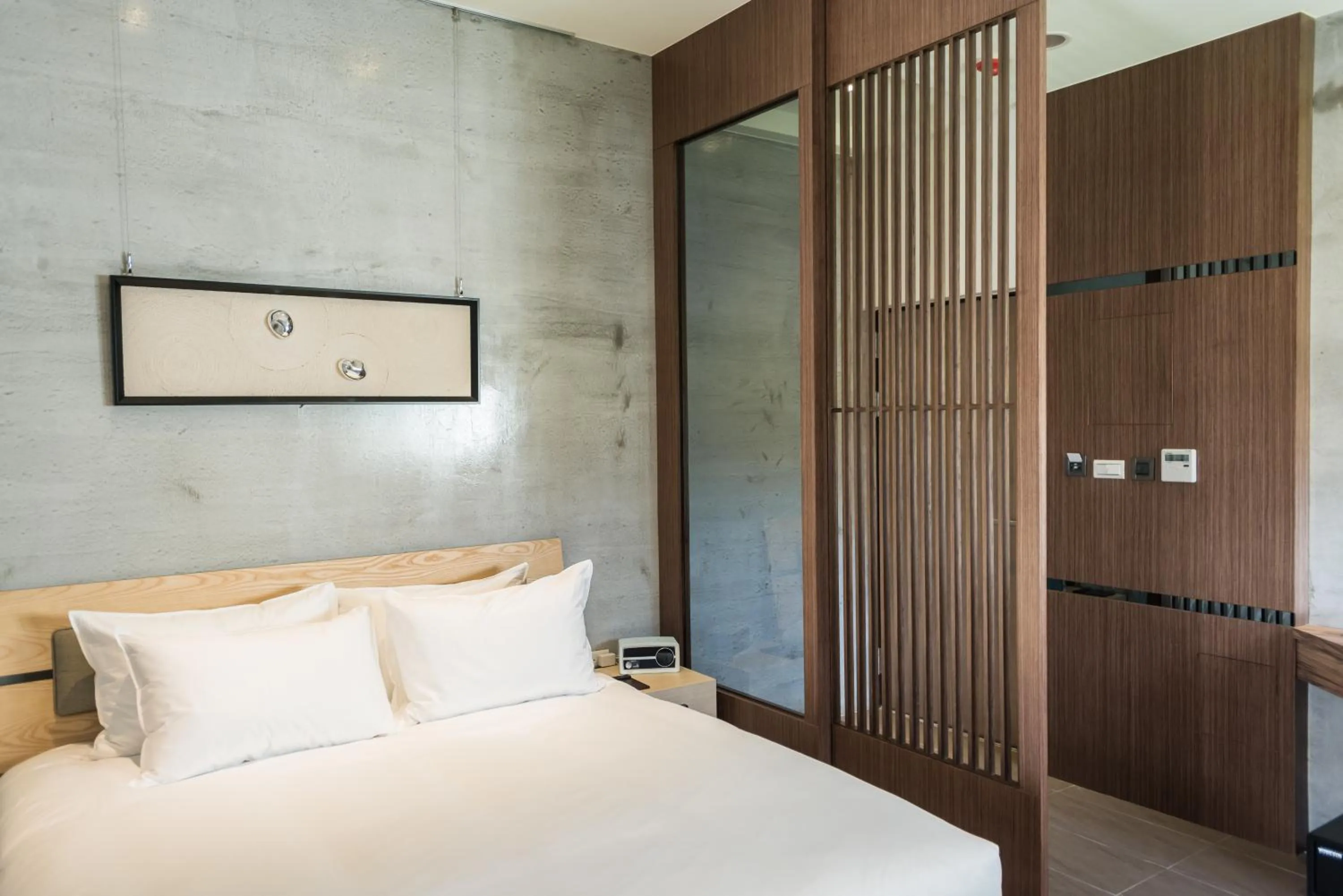 Bedroom, Bed in The Silence Manor