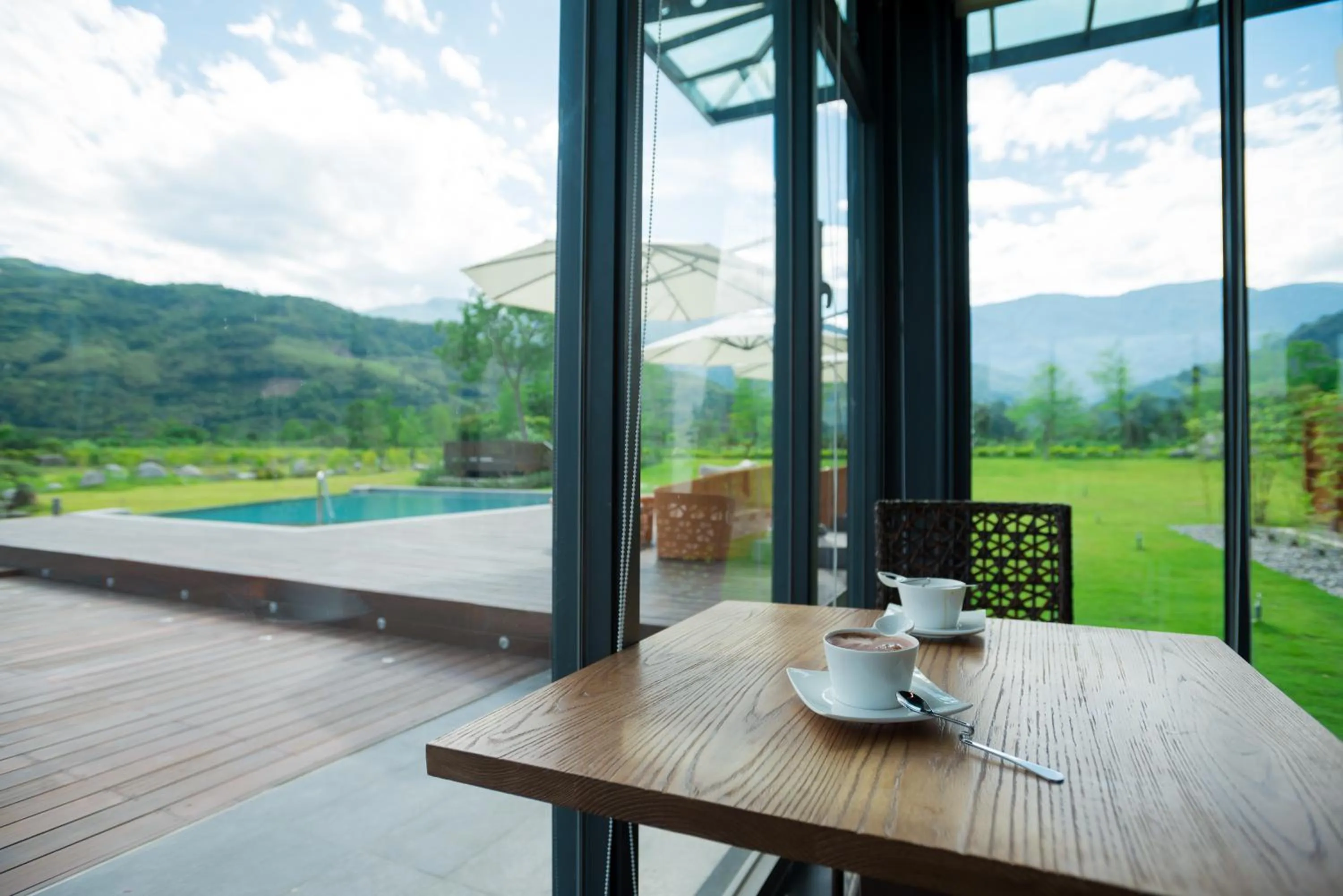 Restaurant/places to eat in The Silence Manor