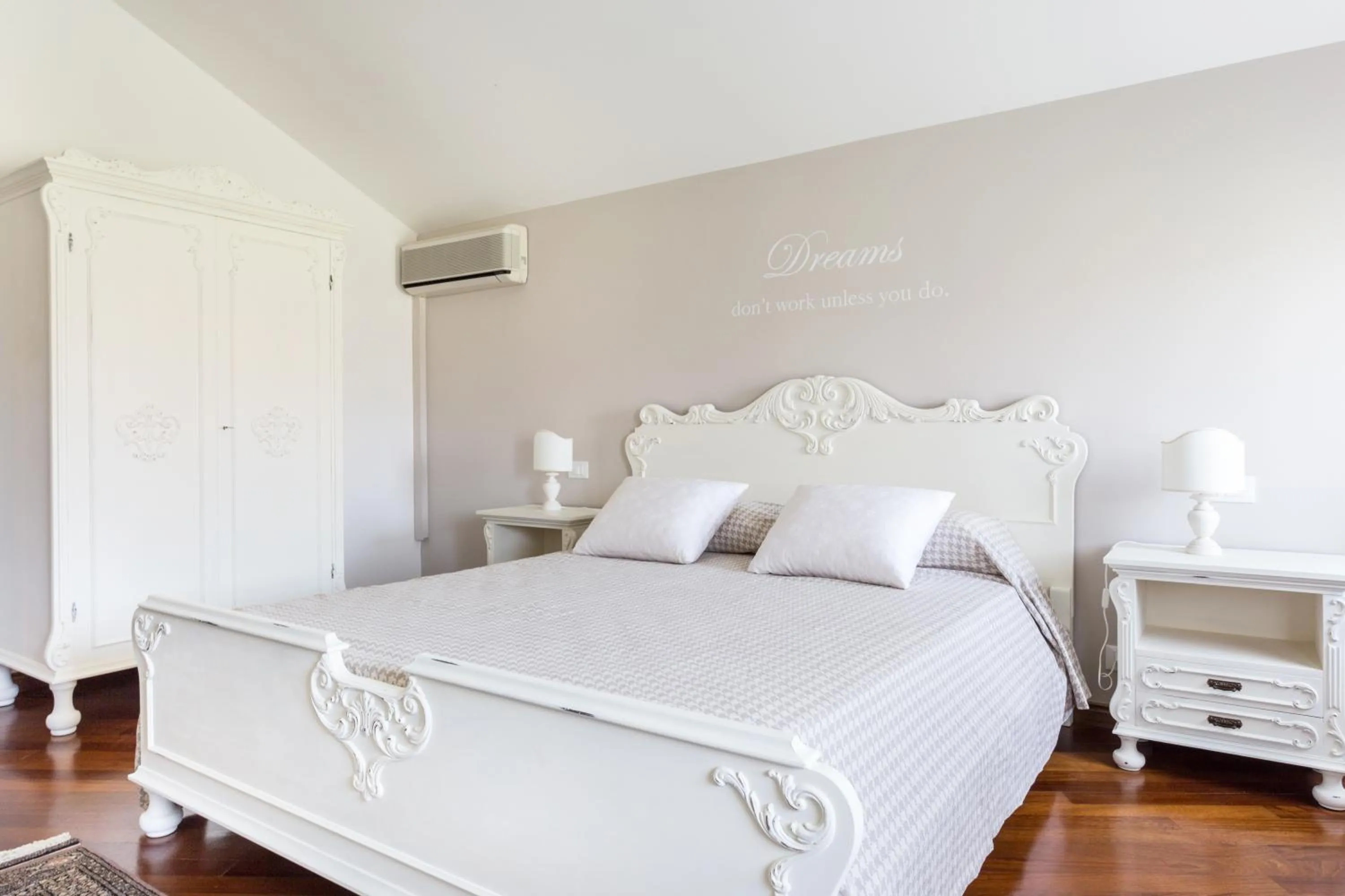 Photo of the whole room, Bed in La Dimora di Lara B&B