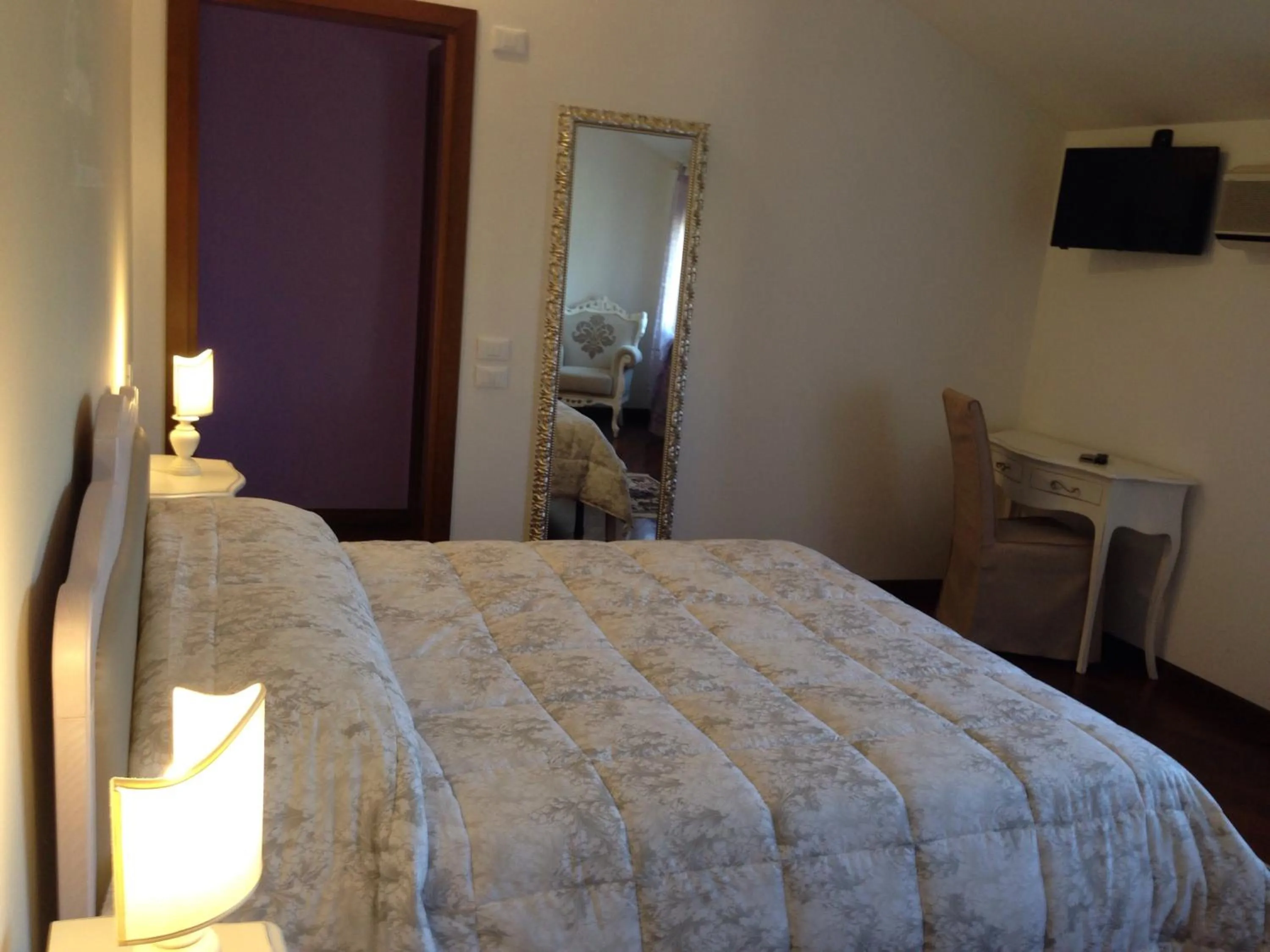Photo of the whole room, Bed in La Dimora di Lara B&B
