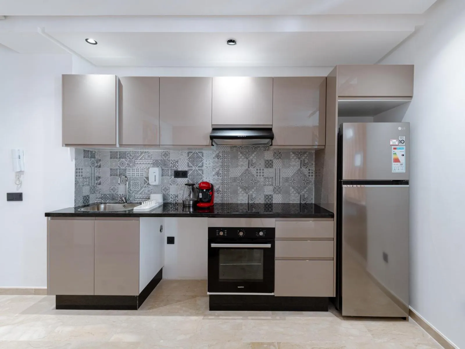 Coffee/tea facilities in Spinoza House Appart Hôtel