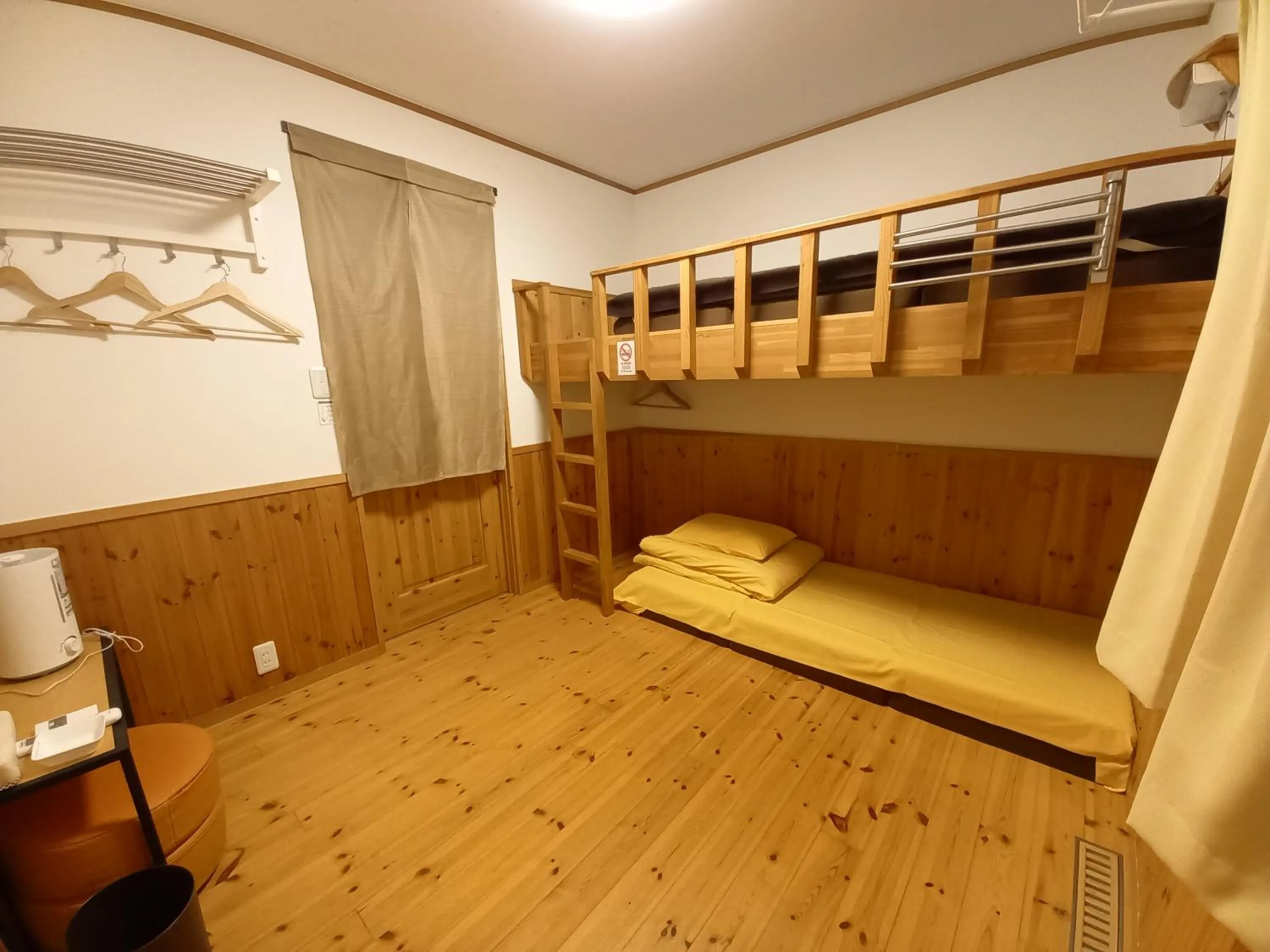 Bedroom, Bed in Orange Cabin Inn far from station