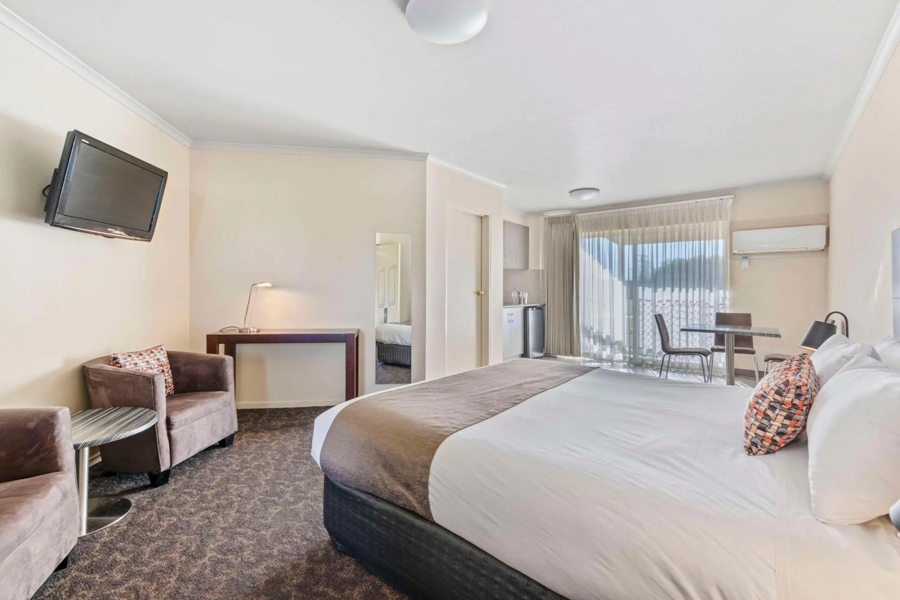 Bedroom, Bed in Comfort Inn Clubarham