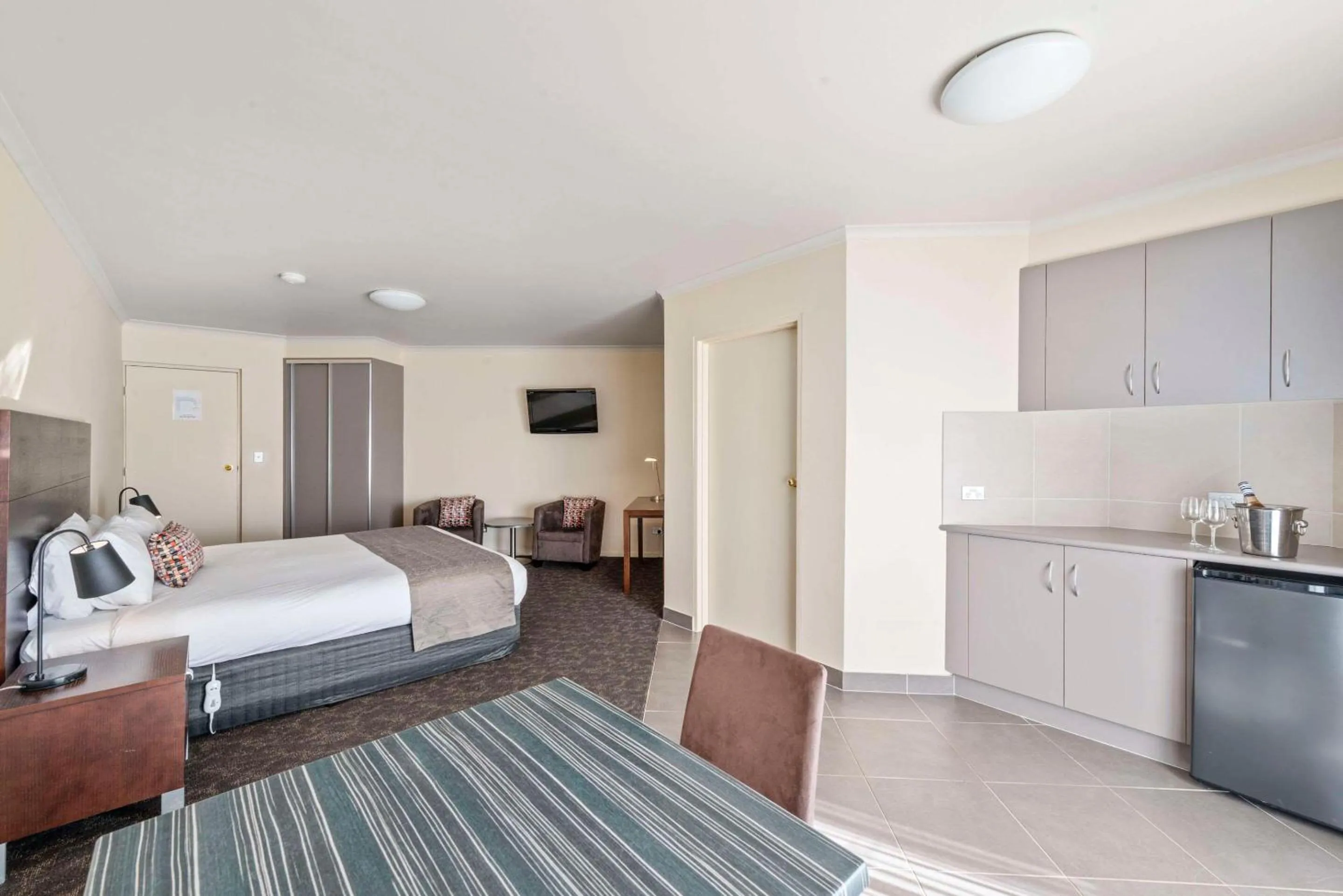 Bedroom, Bed in Comfort Inn Clubarham