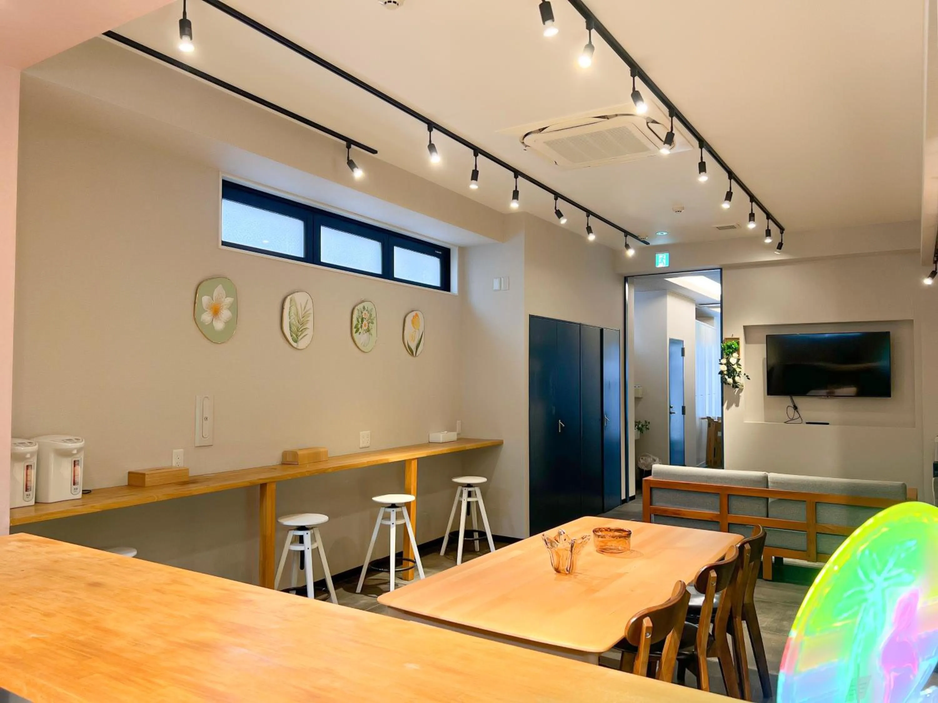 Communal lounge/ TV room in Hostel Hangout Best Value Near Kuromon Market & Namba