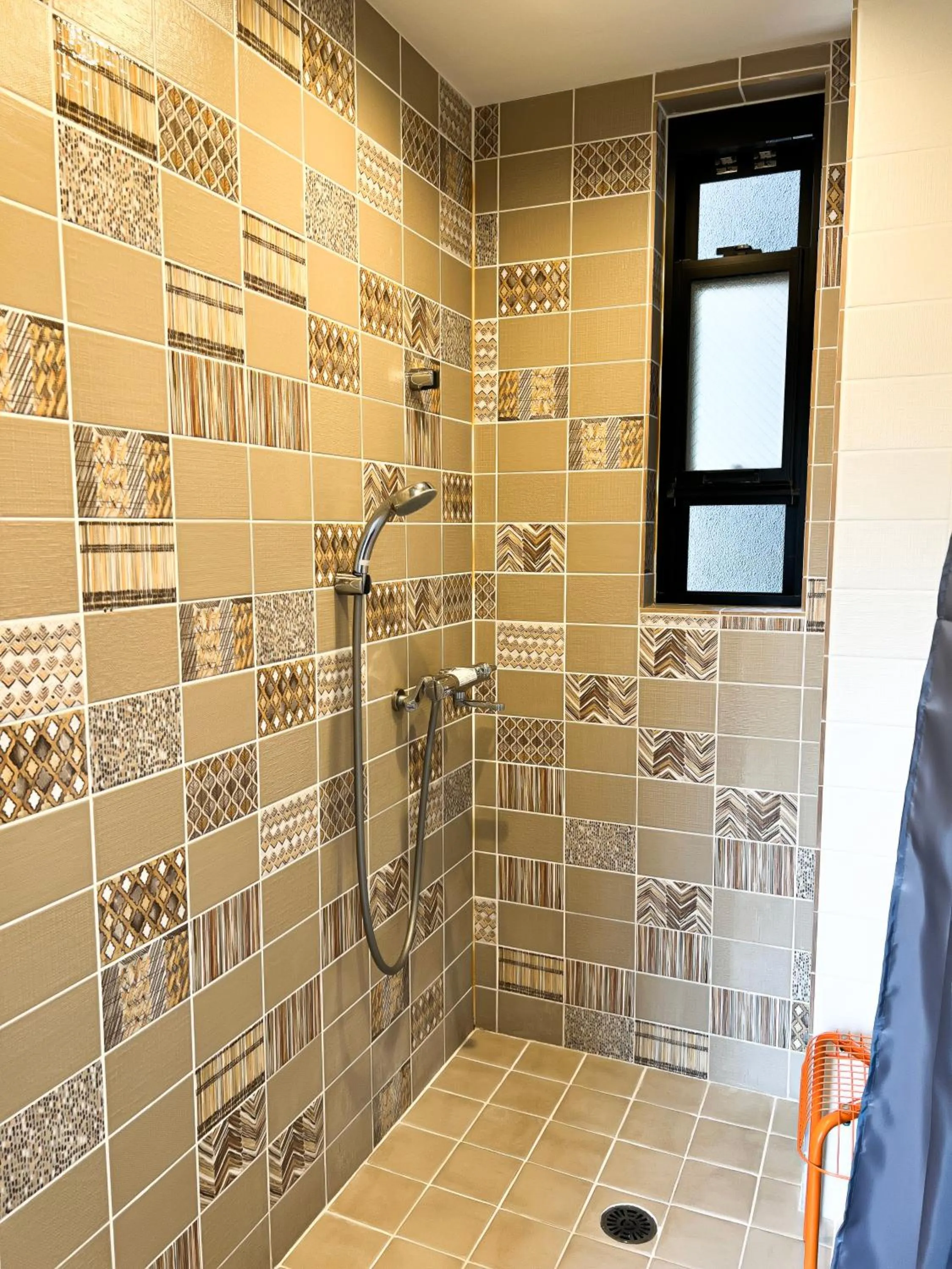 Shower in Hostel Hangout Best Value Near Kuromon Market & Namba