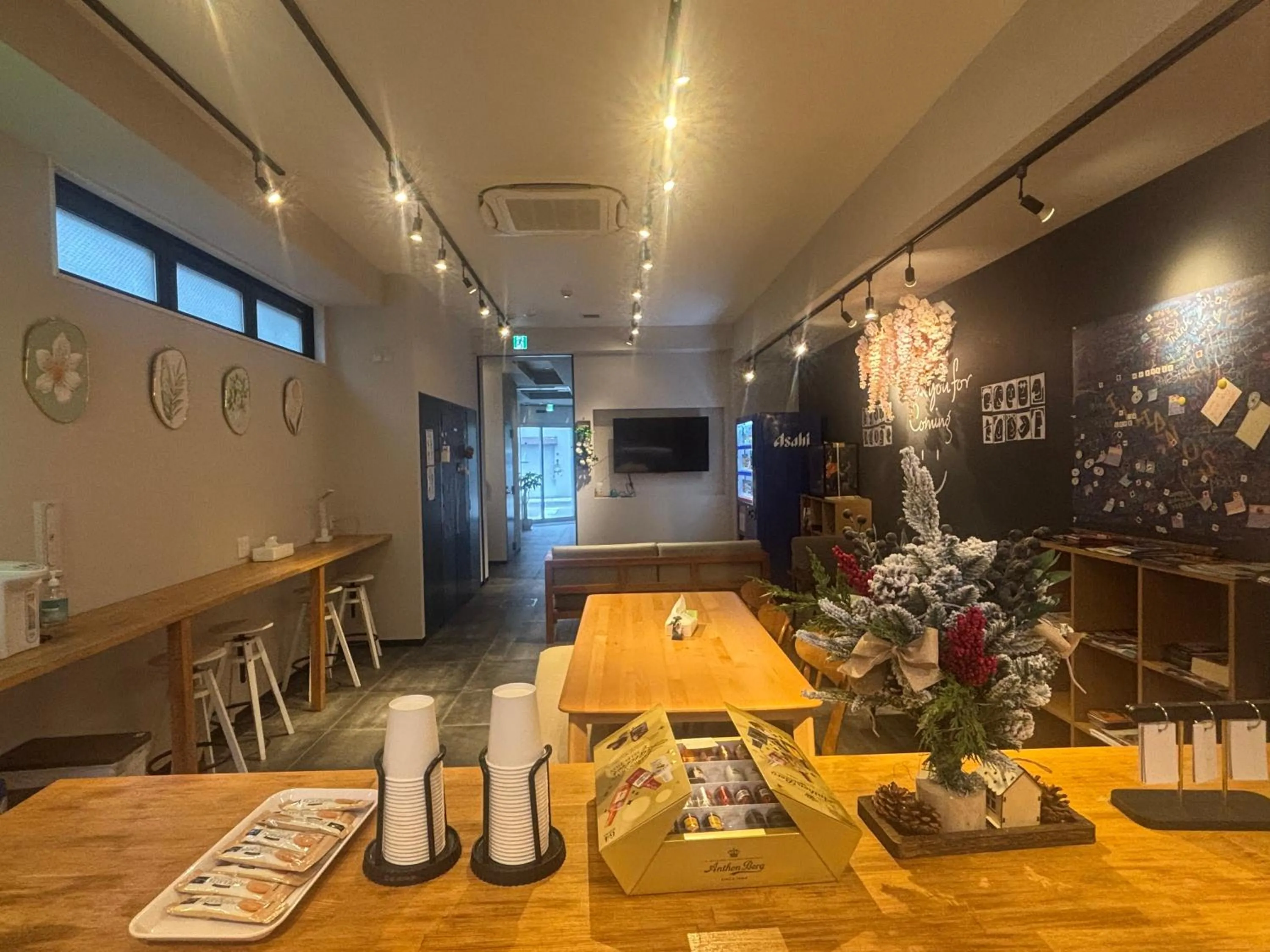 Communal lounge/ TV room in Hostel Hangout Best Value Near Kuromon Market & Namba