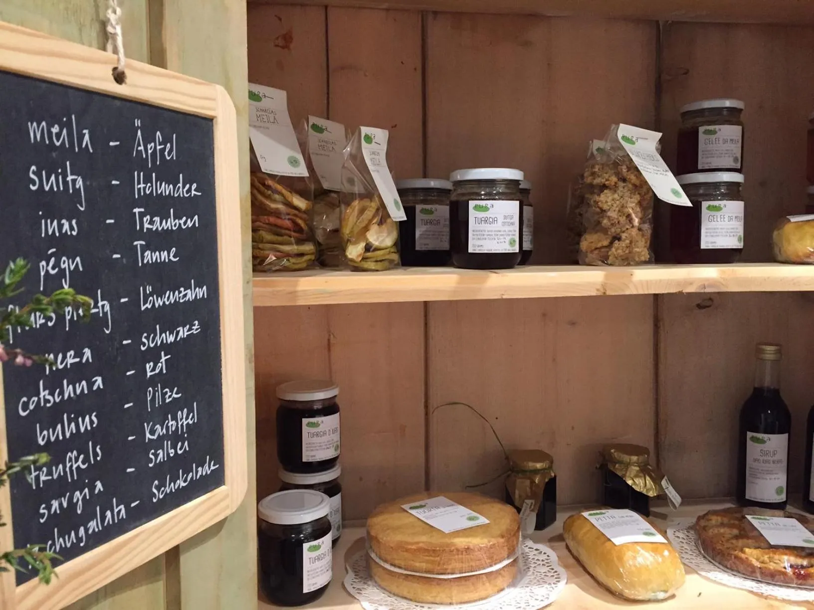 On-site shops in Pradas Resort Brigels