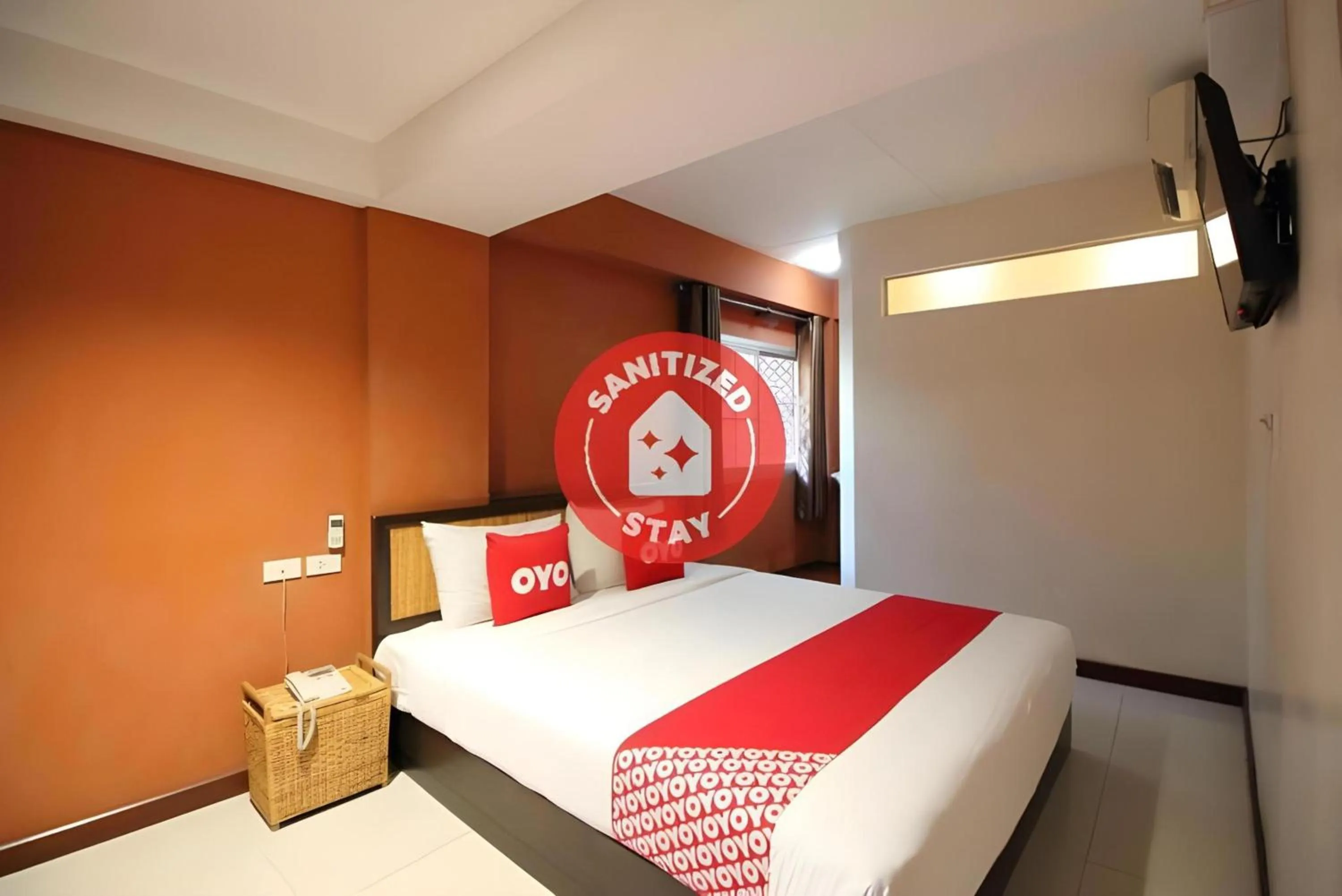 Bedroom, Bed in Pannee Lodge Khaosan - SHA Plus