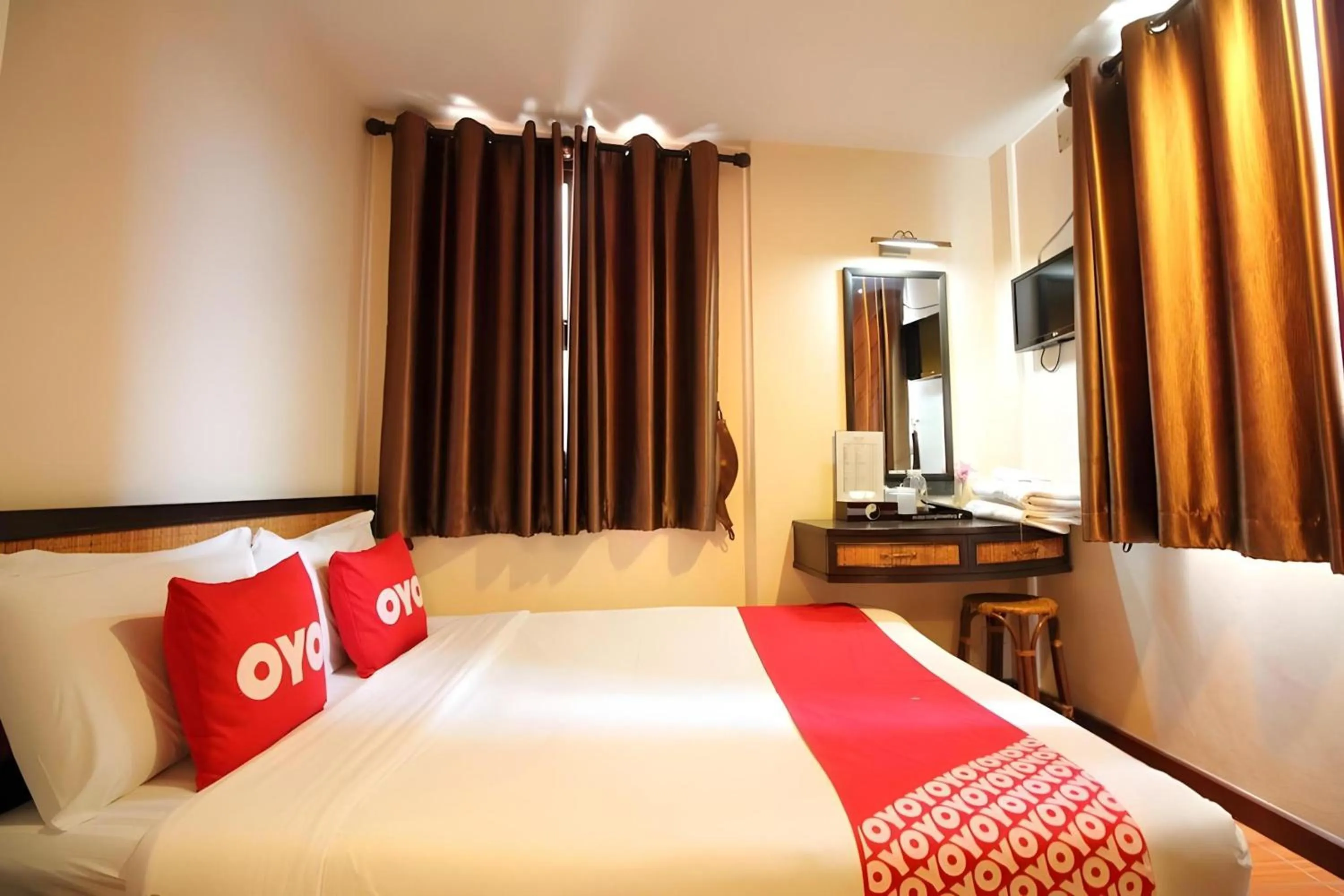 Photo of the whole room, Bed in Pannee Lodge Khaosan - SHA Plus