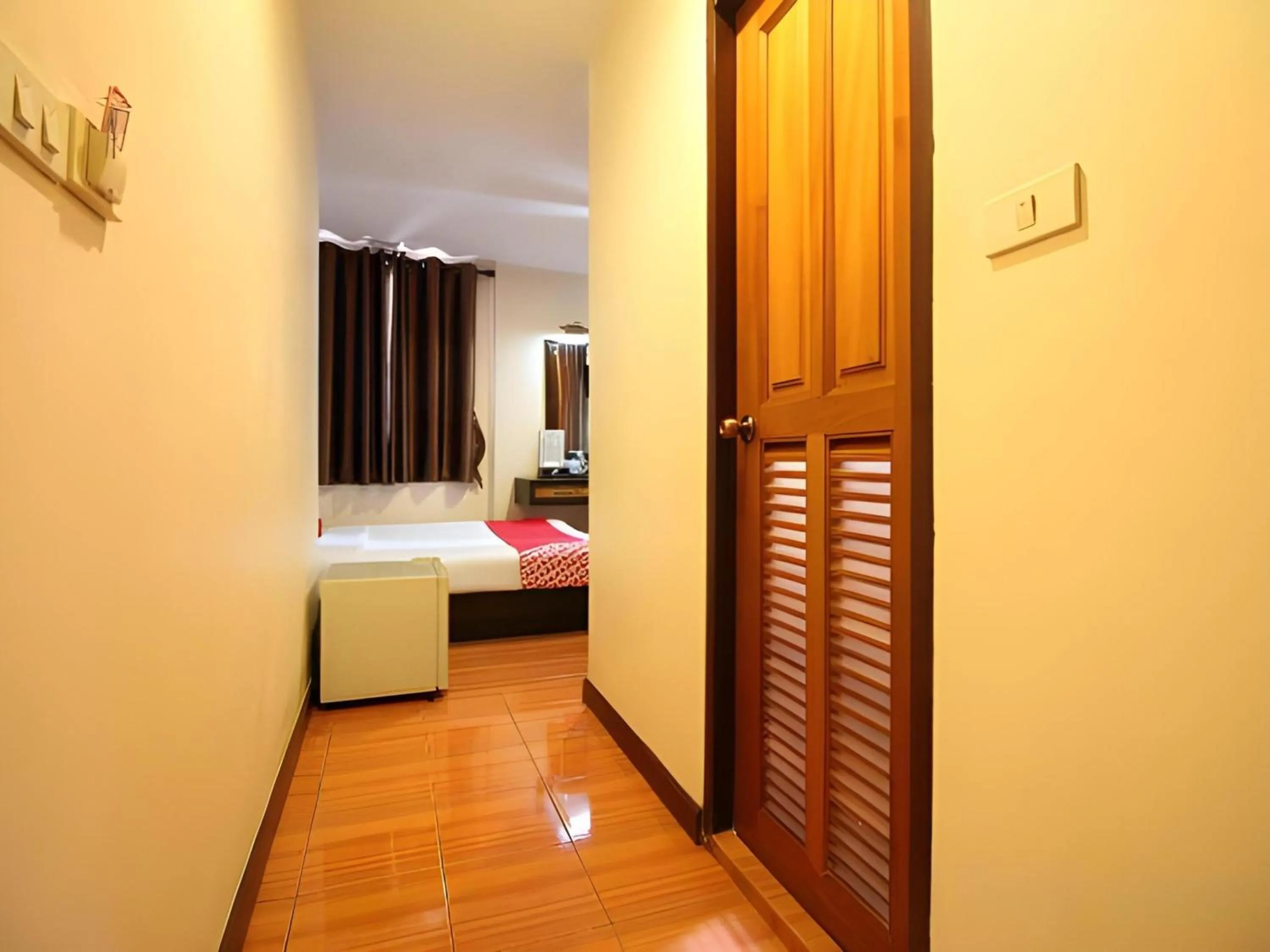 Bedroom, Bed in Pannee Lodge Khaosan - SHA Plus