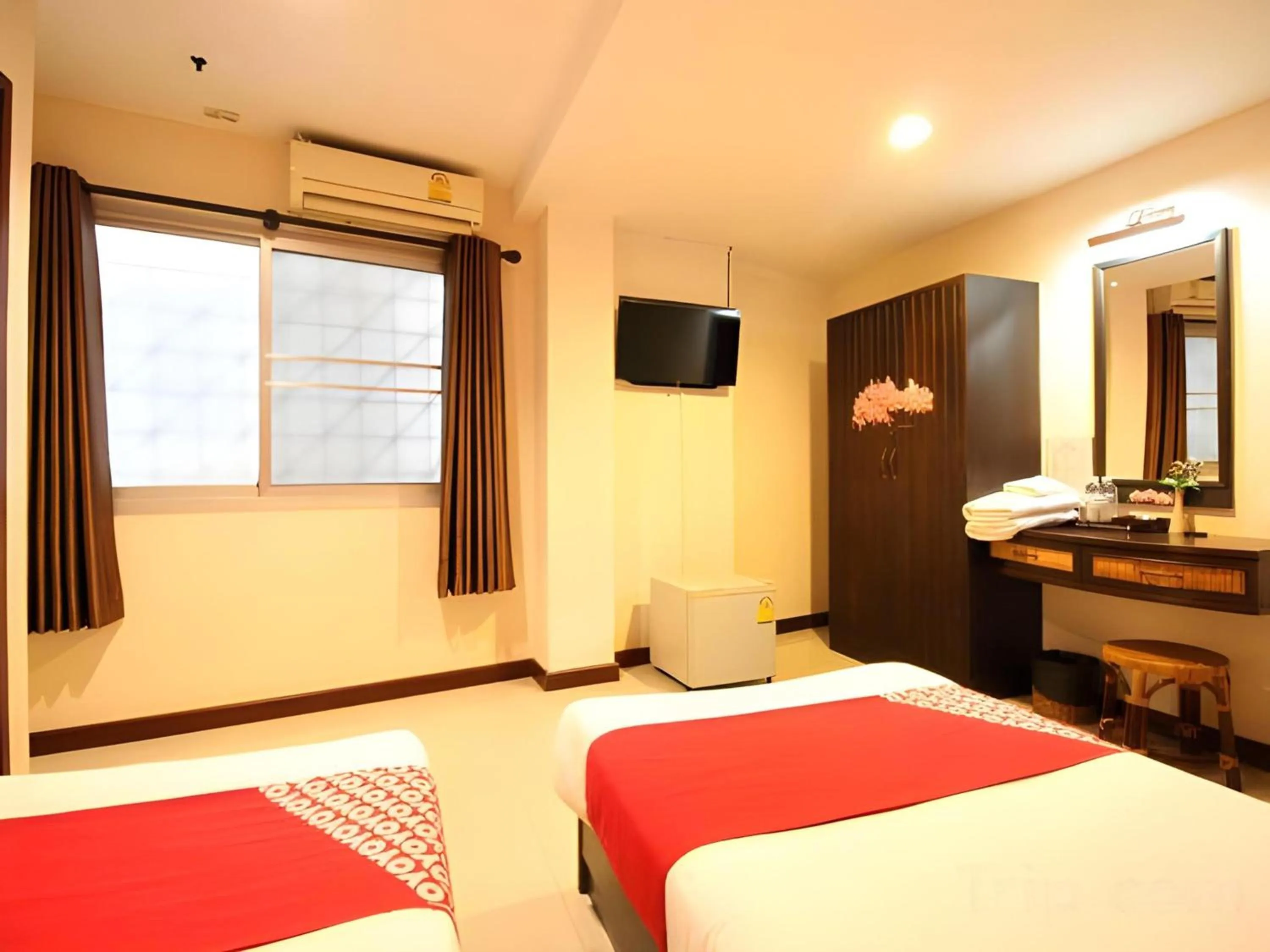 Bedroom, Bed in Pannee Lodge Khaosan - SHA Plus