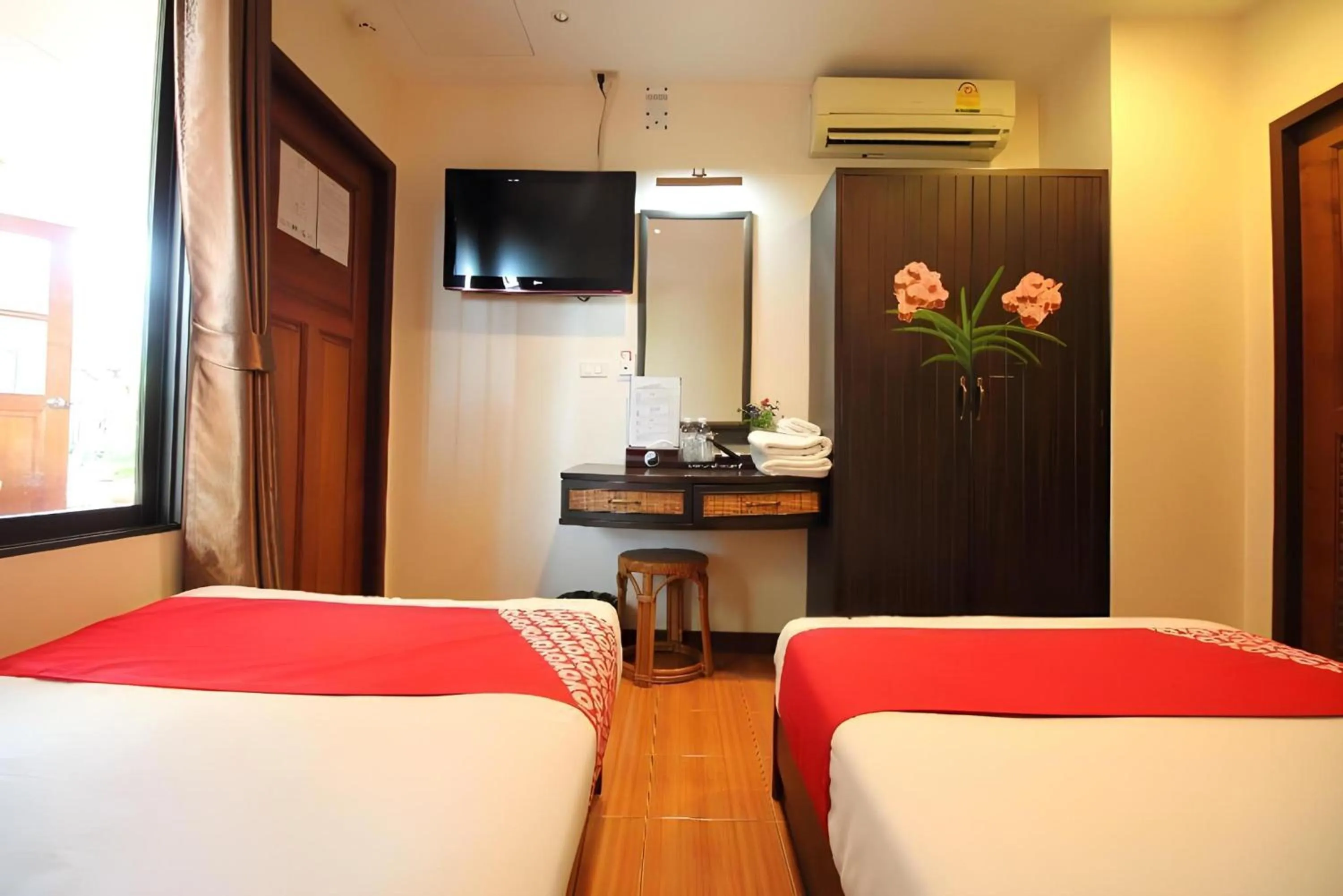 Bedroom, Bed in Pannee Lodge Khaosan - SHA Plus