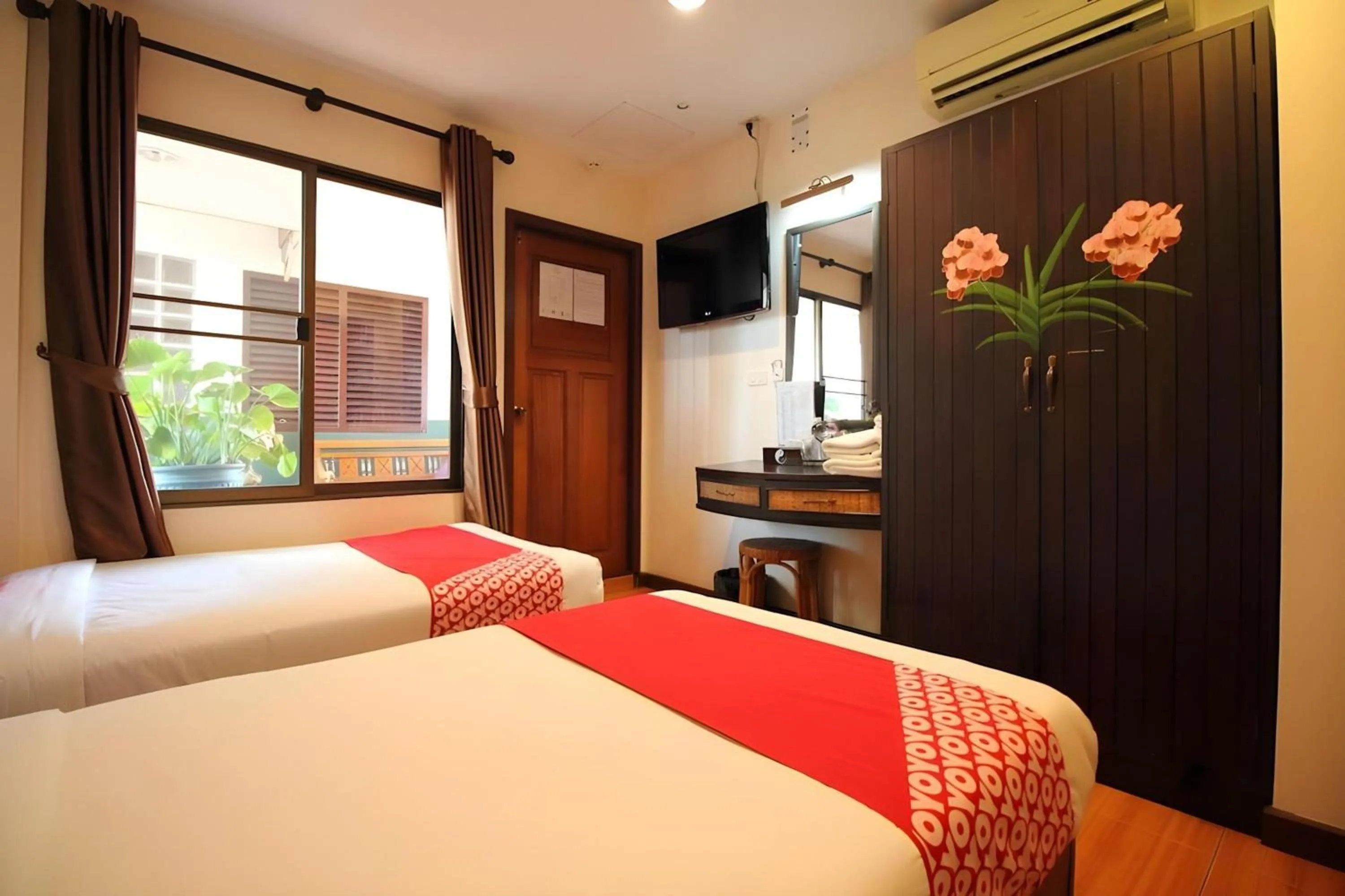Bedroom, Bed in Pannee Lodge Khaosan - SHA Plus