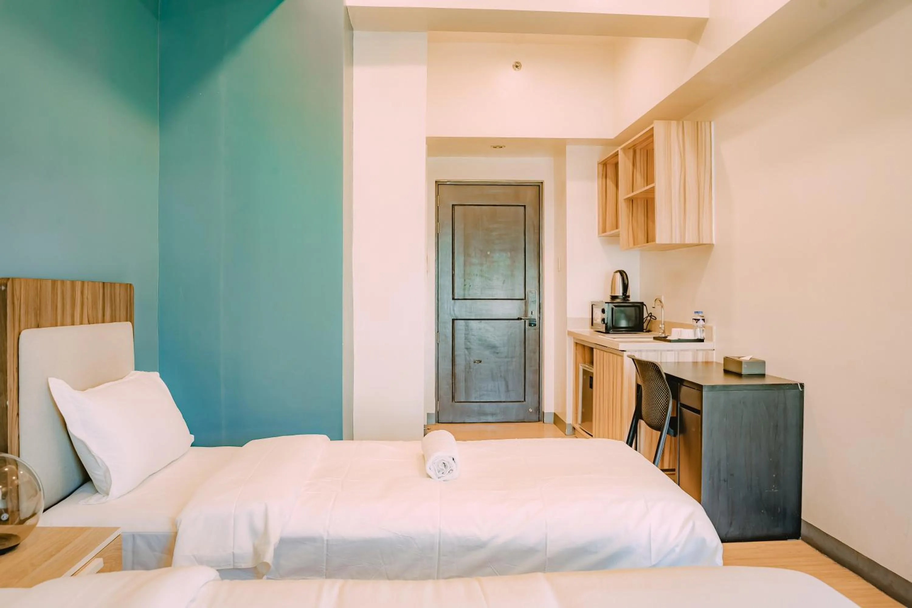 Kitchen or kitchenette, Bed in I Suites Hotel Malate