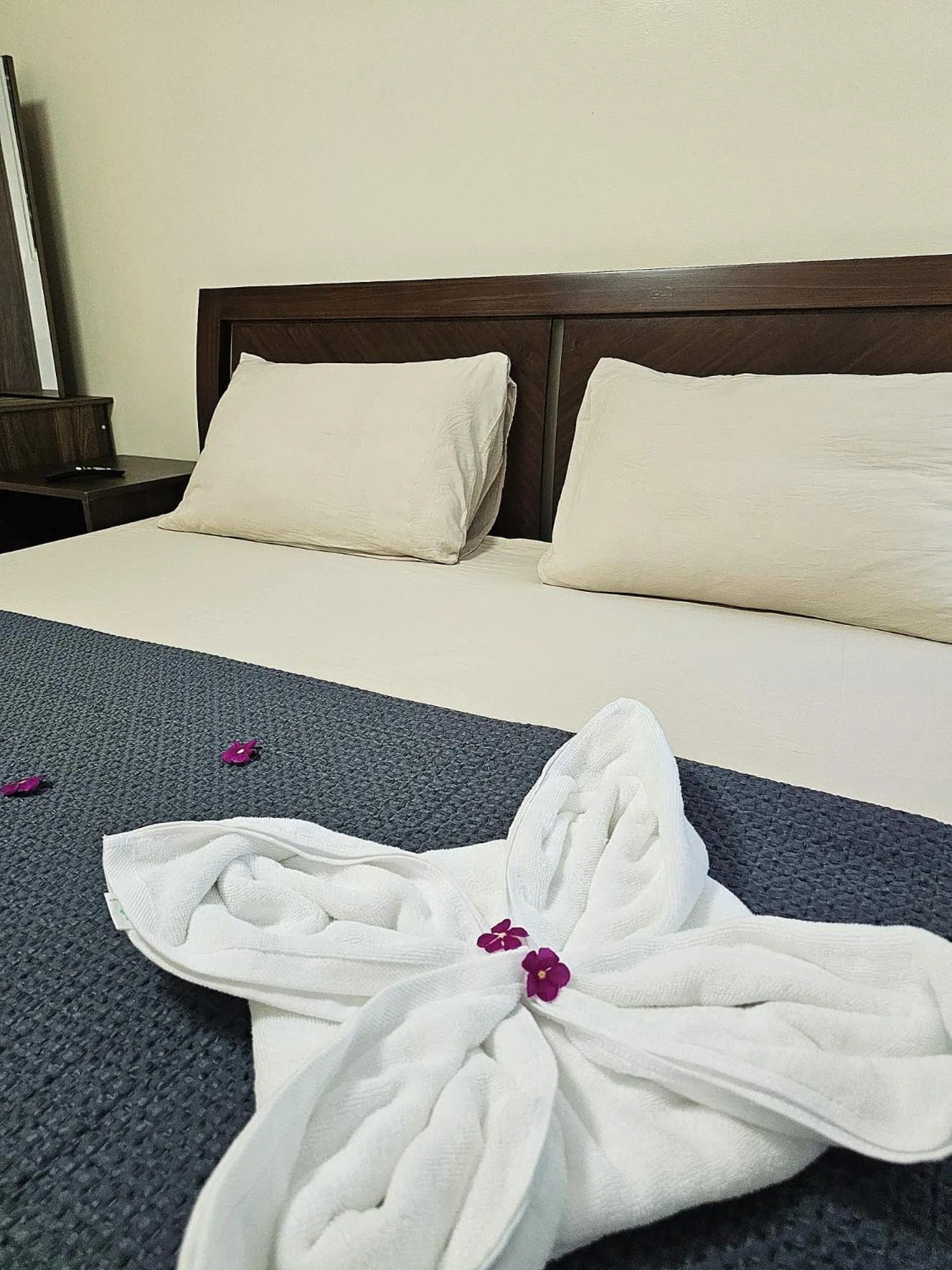 Bed in Mangotree Apartel & Resort