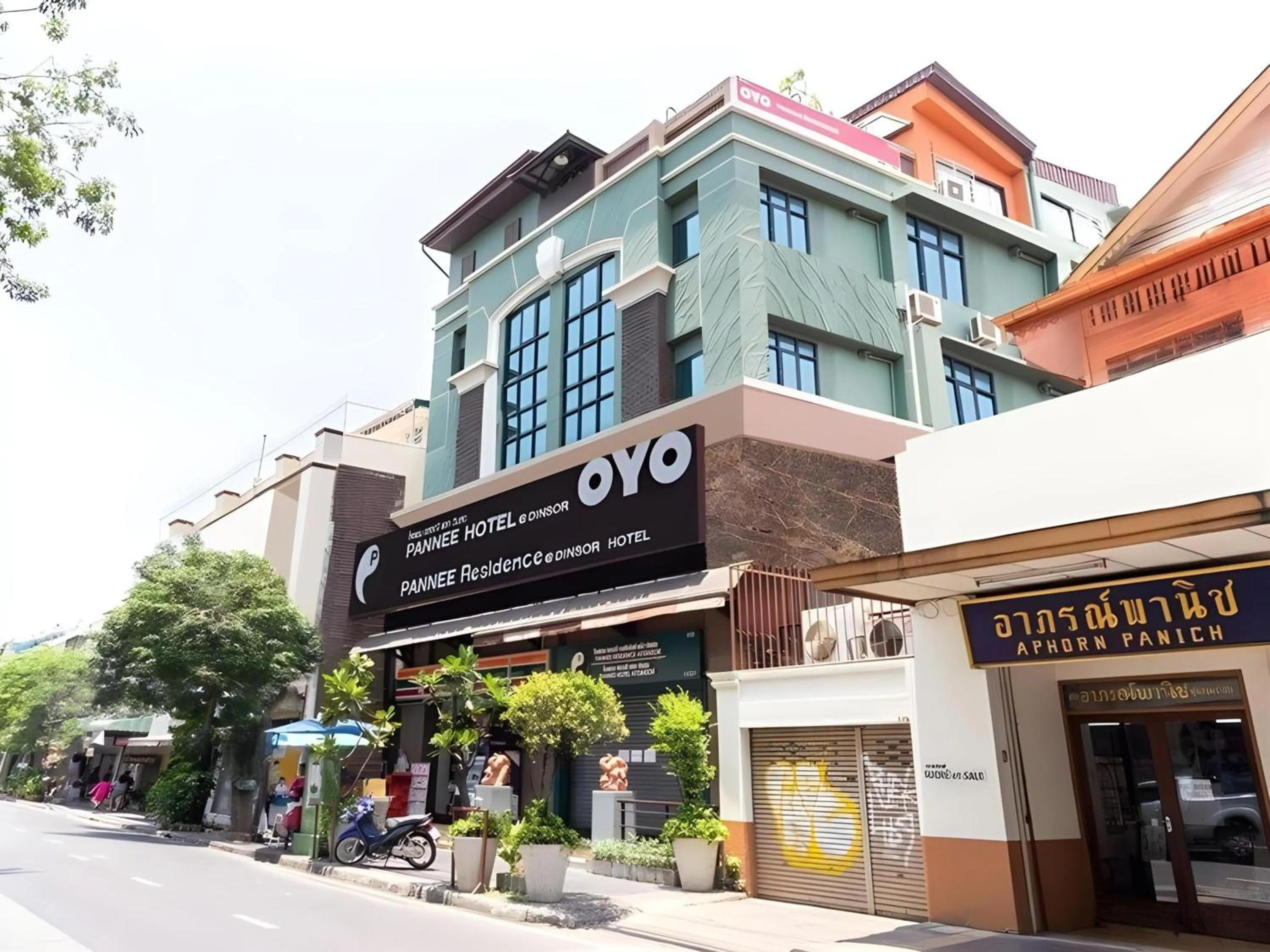 Property building in Super OYO 484 Pannee Residence Khaosan Sha Plus
