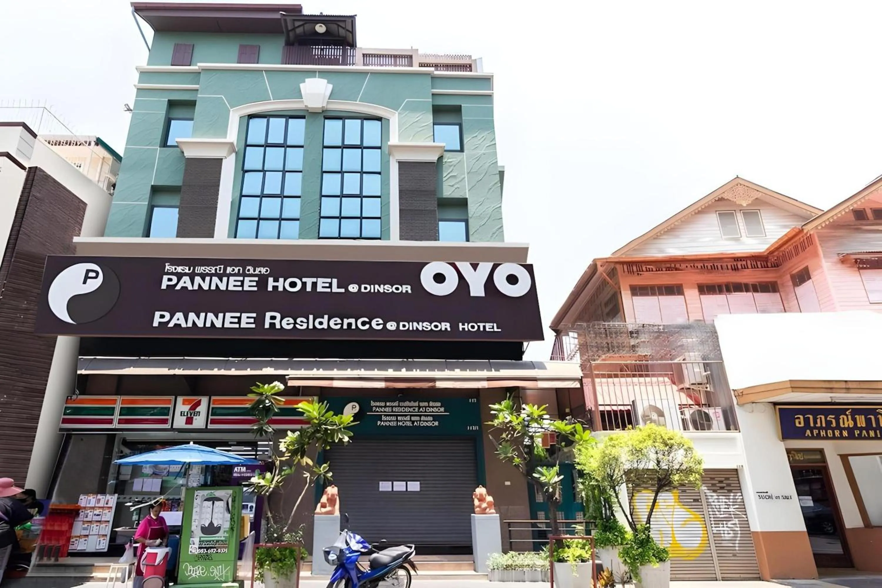 Property building in Super OYO 484 Pannee Residence Khaosan Sha Plus
