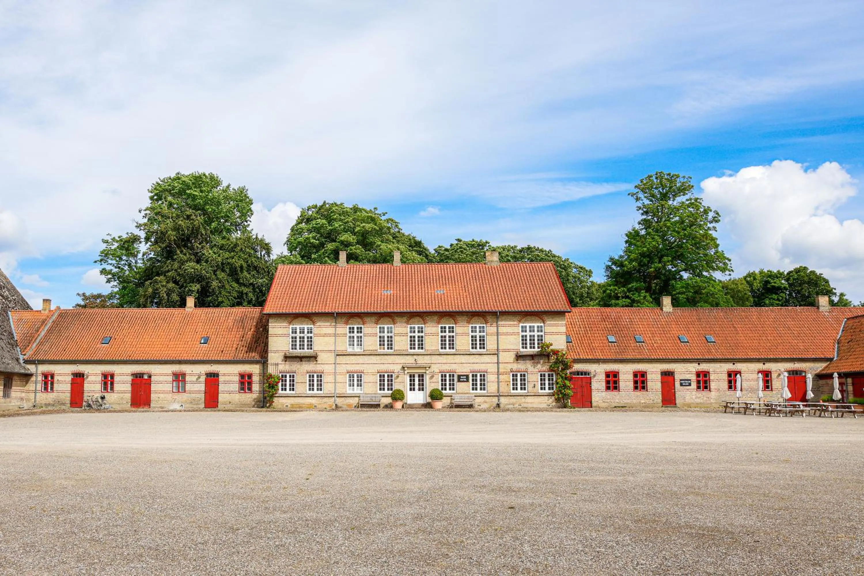 Property building in Lundsgaard Gods Badehotel