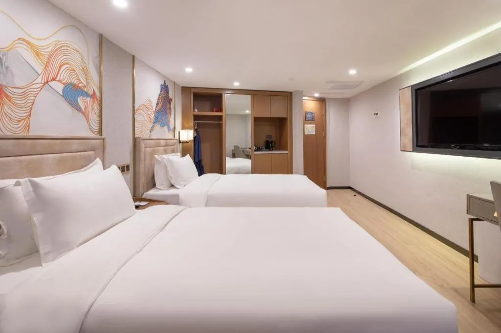 Bed in Hongqiao Pujue International Zhongshan Park Metro Station