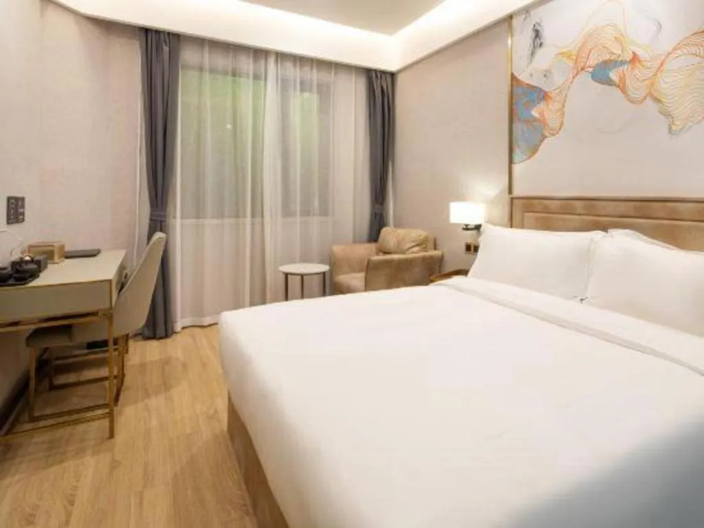 Bed in Hongqiao Pujue International Zhongshan Park Metro Station