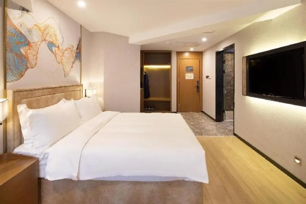 Bed in Hongqiao Pujue International Zhongshan Park Metro Station