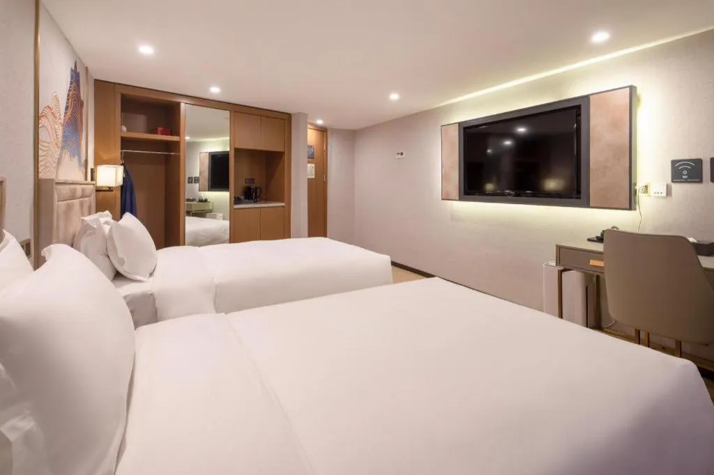 Bed in Hongqiao Pujue International Zhongshan Park Metro Station