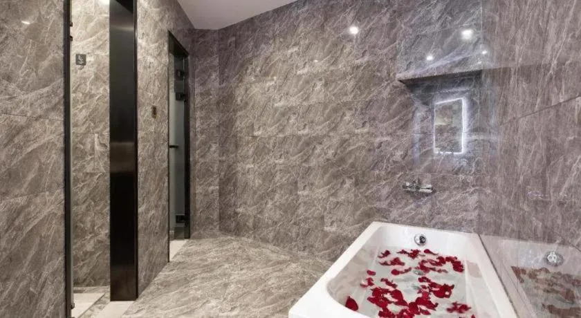 Hongqiao Pujue International Zhongshan Park Metro Station